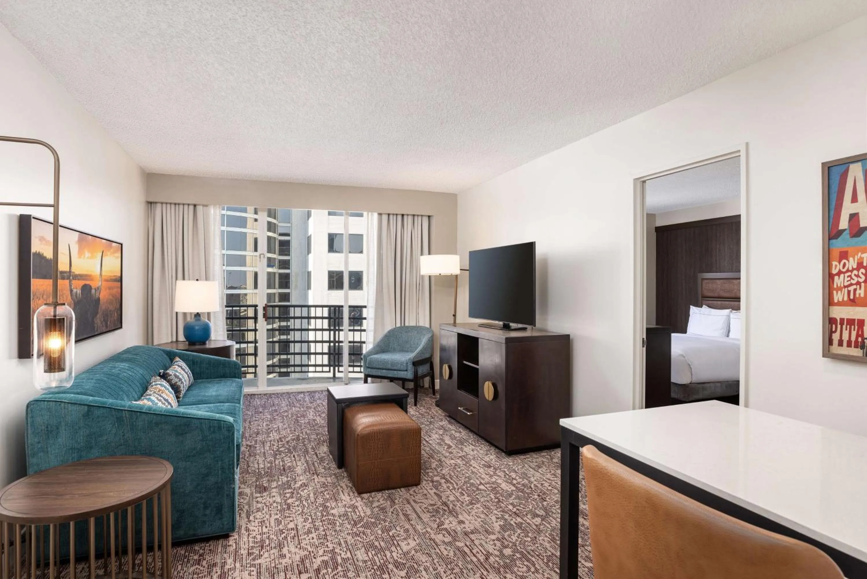 Living room, Bed in DoubleTree Suites by Hilton Austin Downtown Capitol