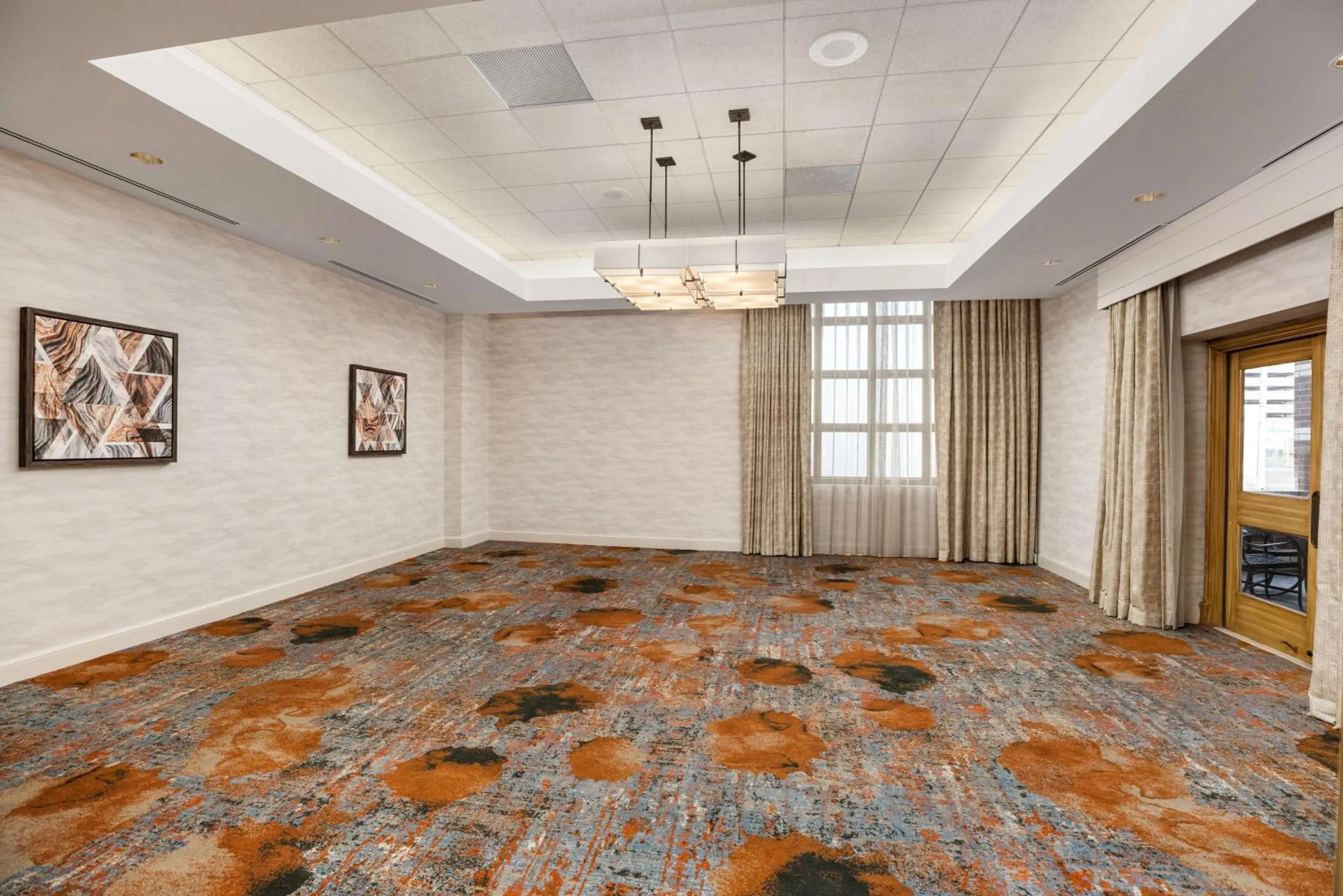 Meeting/conference room, Bed in DoubleTree Suites by Hilton Austin Downtown Capitol