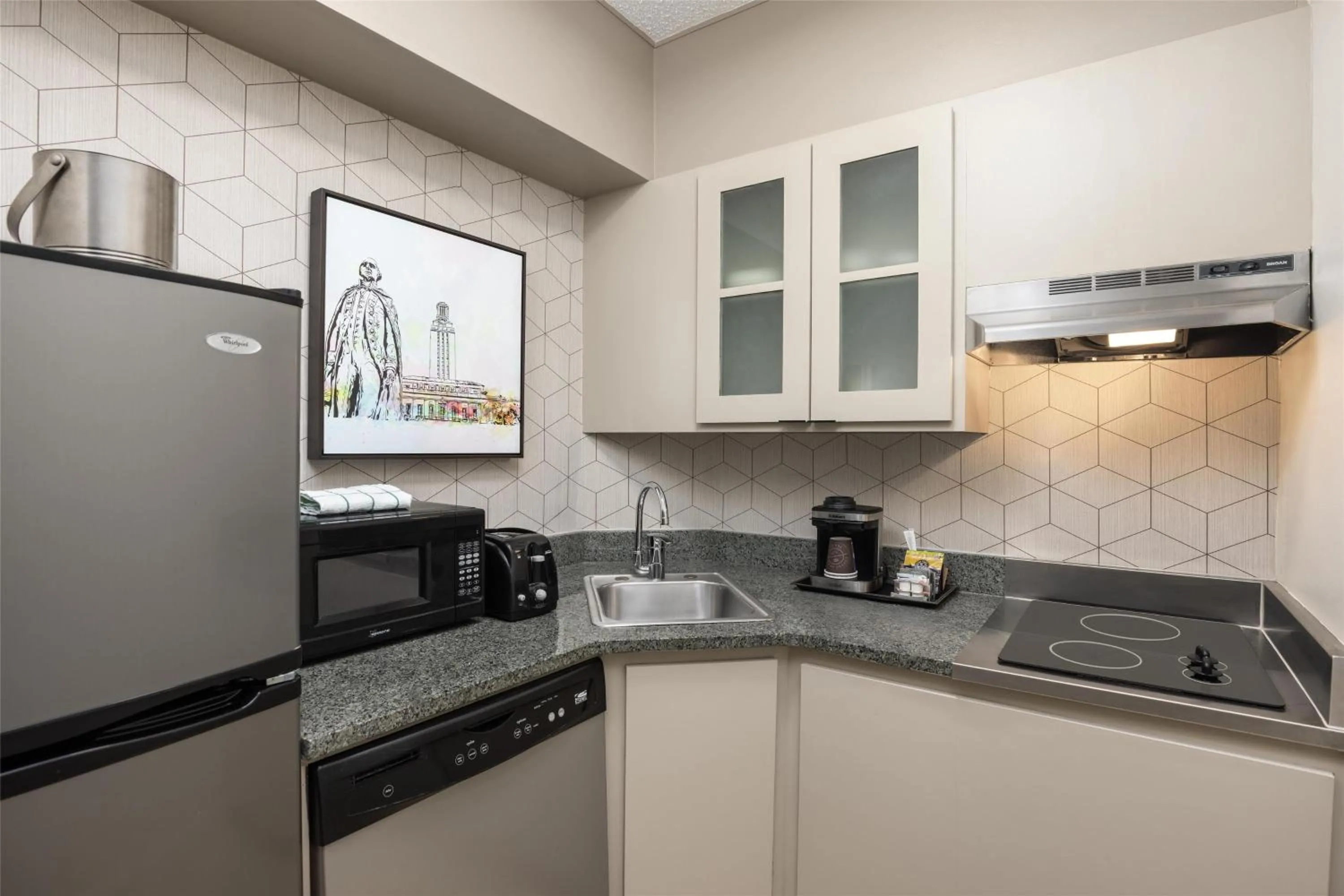 Kitchen or kitchenette in DoubleTree Suites by Hilton Austin Downtown Capitol