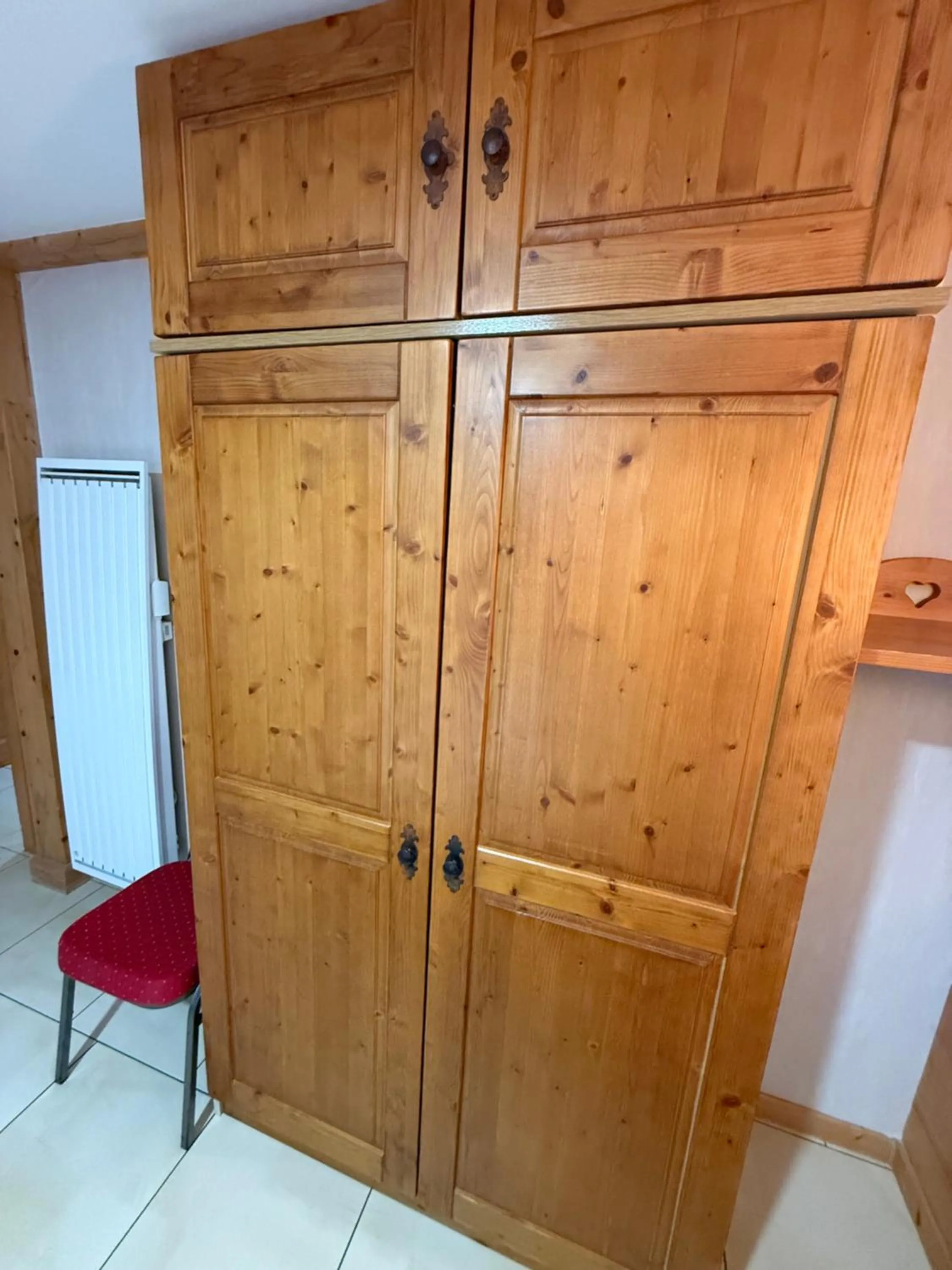 wardrobe in Hôtel Résidence La Maison par Les Pins Sylvestres Amnéville les Thermes
