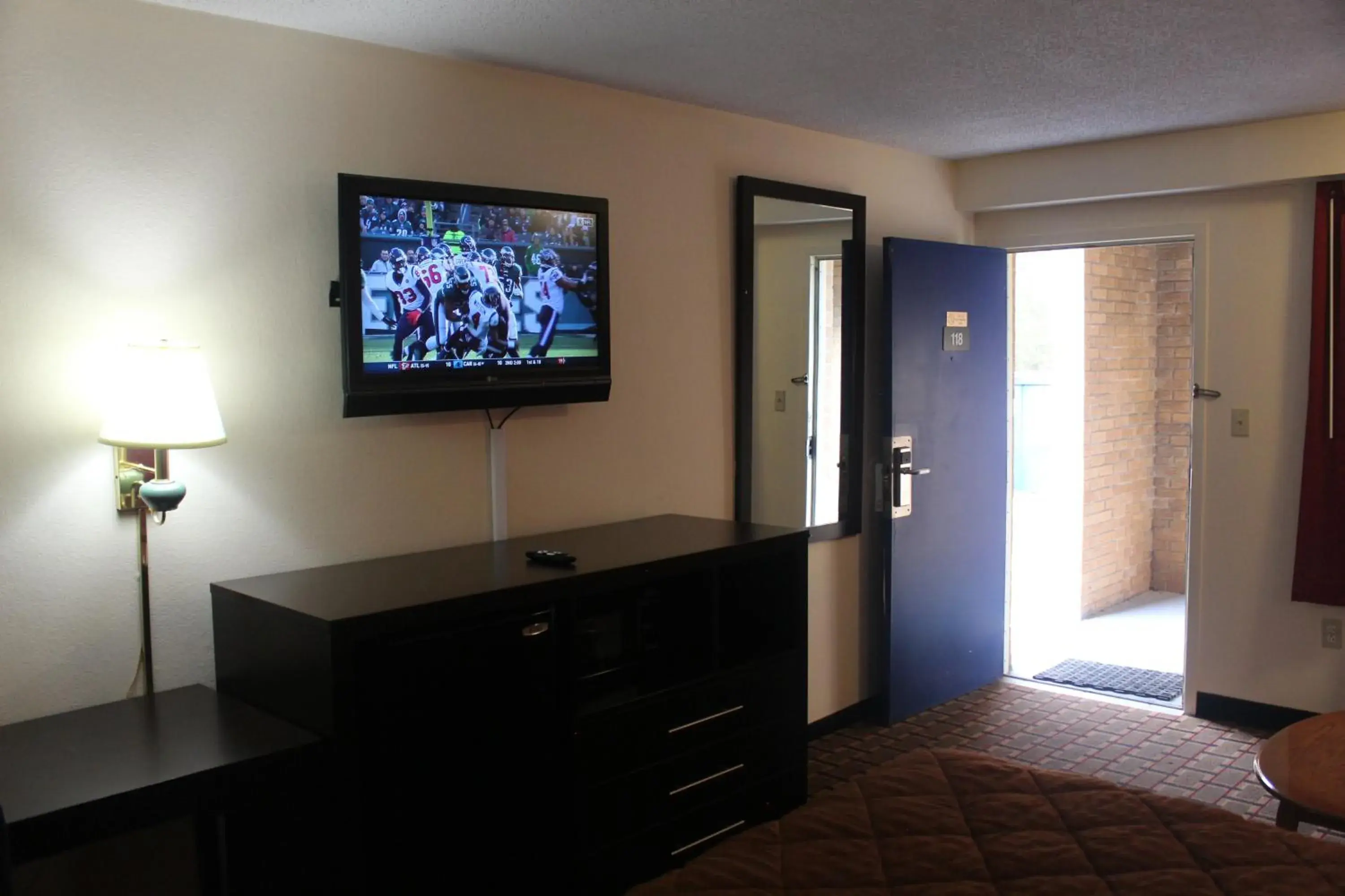 TV and multimedia, Bed in Americas Best Value Inn - Fredericksburg North TV and multimedia, Bed in Americas Best Value Inn - Fredericksburg North