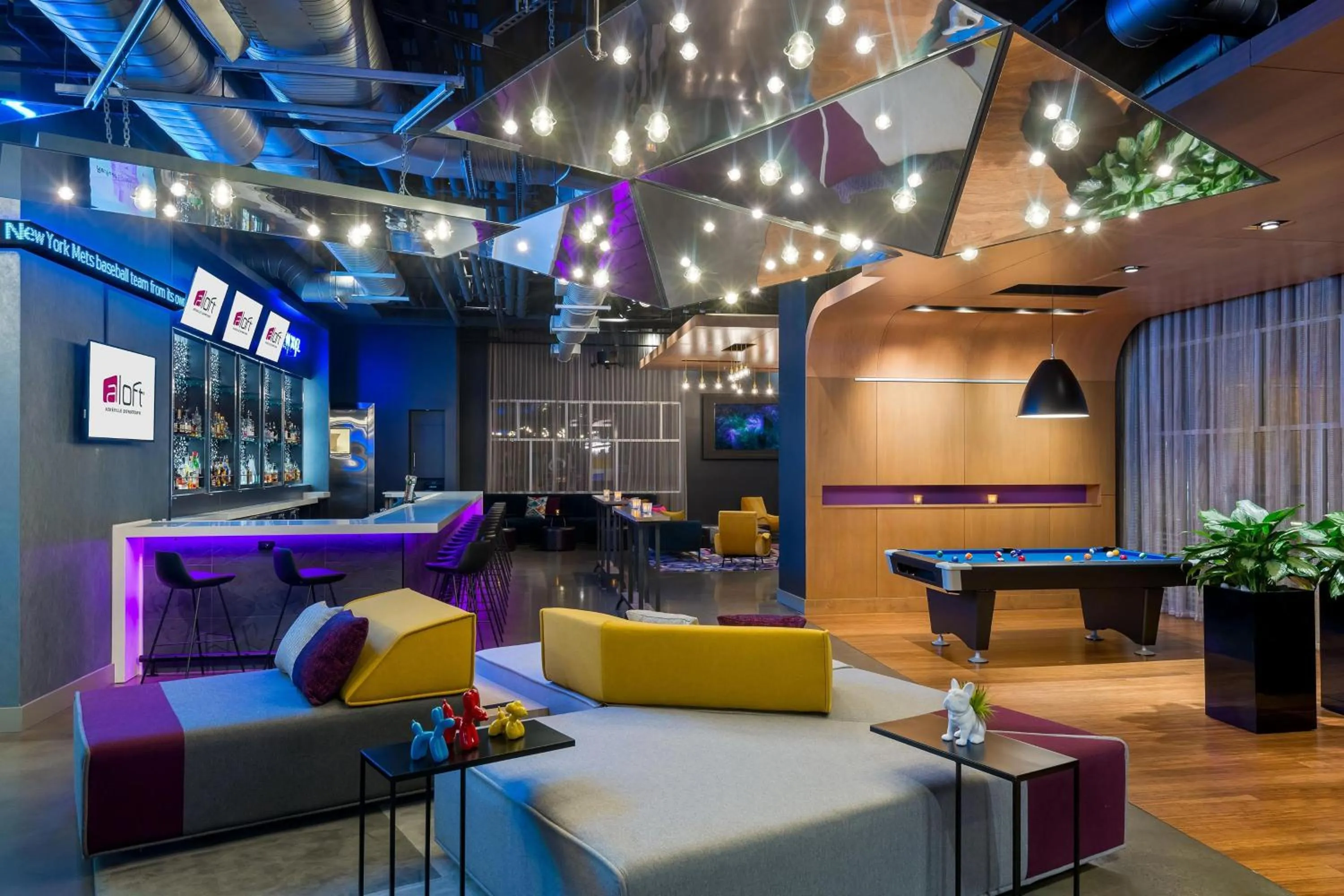 Lounge or bar in Aloft Asheville Downtown