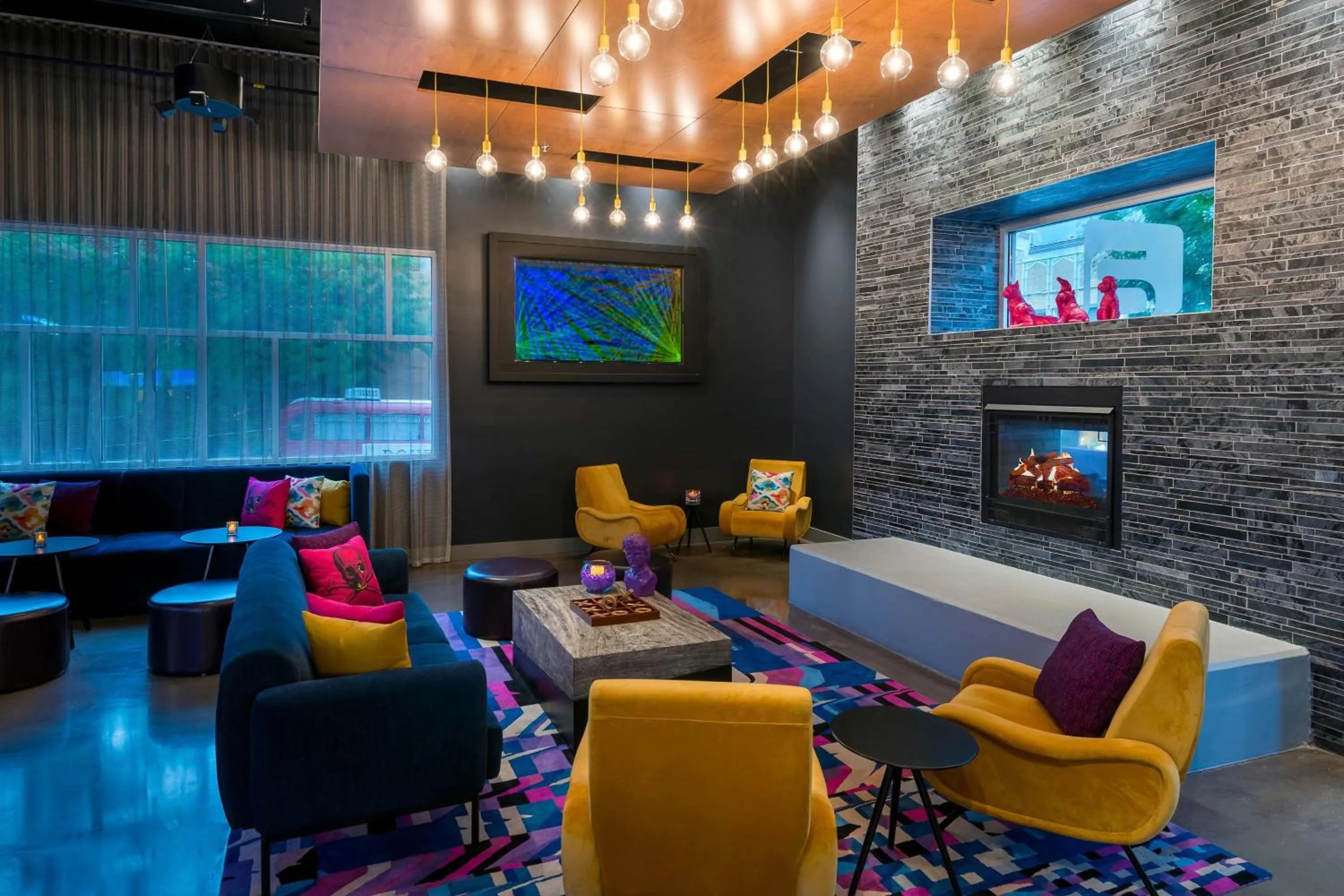 Lounge or bar in Aloft Asheville Downtown