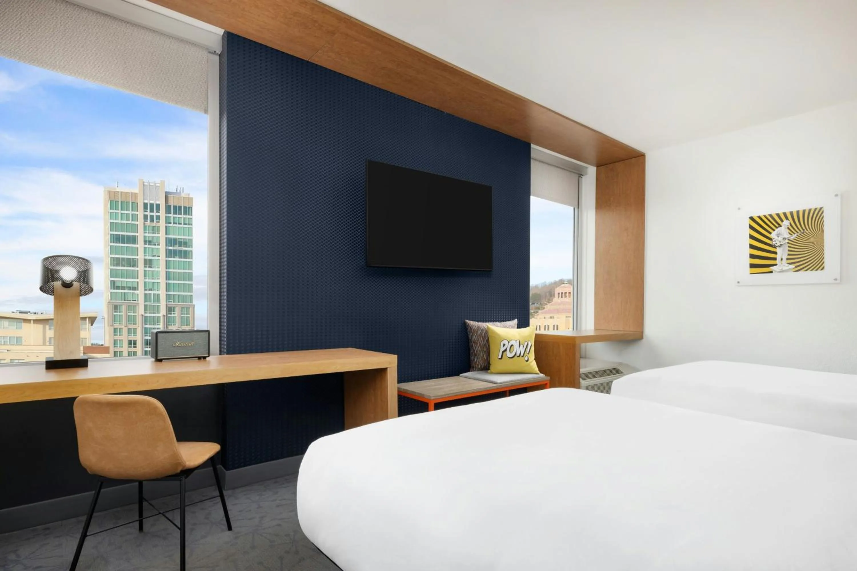 Photo of the whole room, Bed in Aloft Asheville Downtown