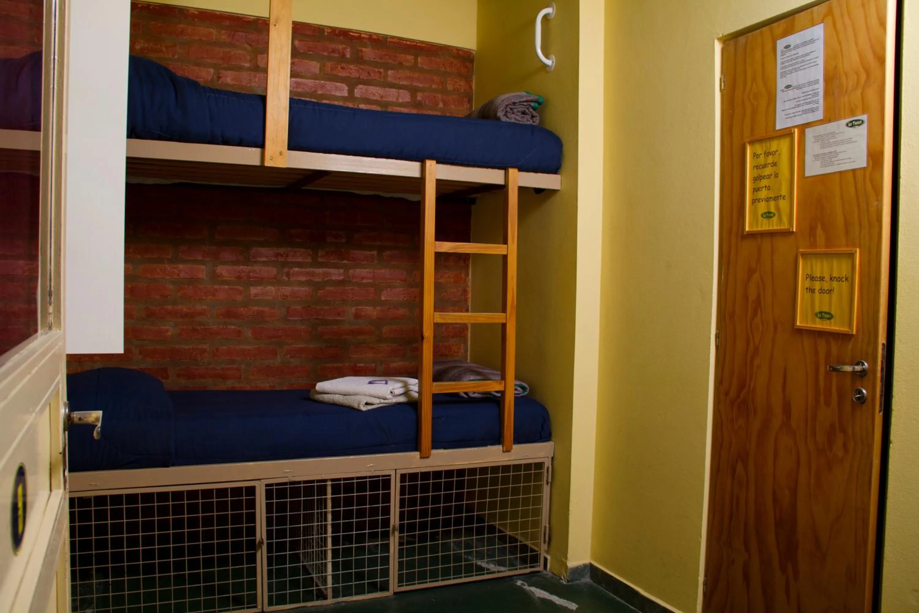 Photo of the whole room, Bed in La Tosca Hostel