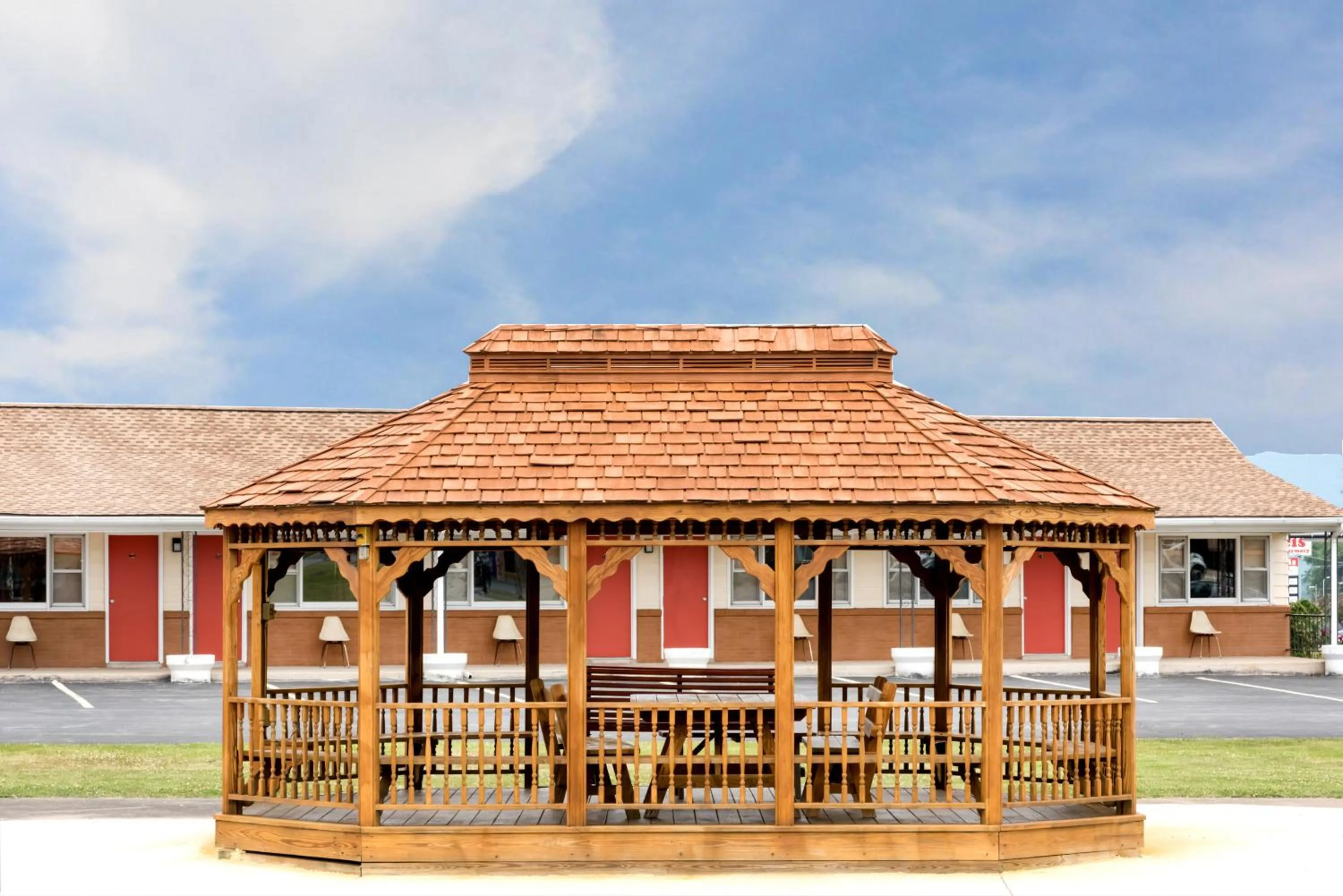 Property building in Budget Inn Mifflintown