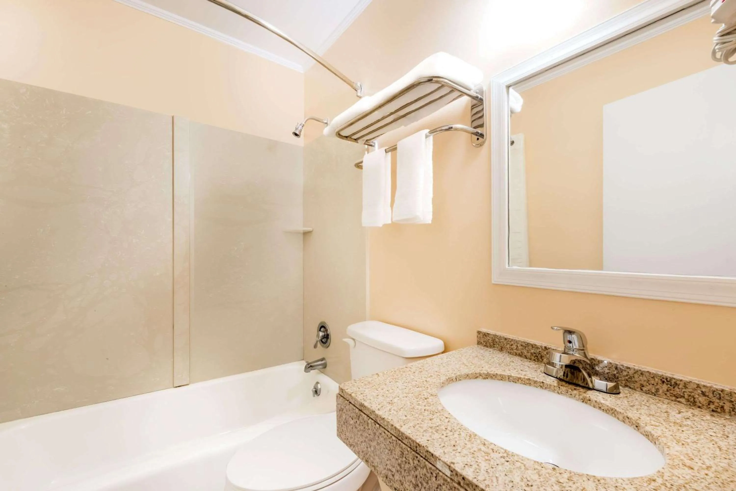 Photo of the whole room in Budget Inn Mifflintown