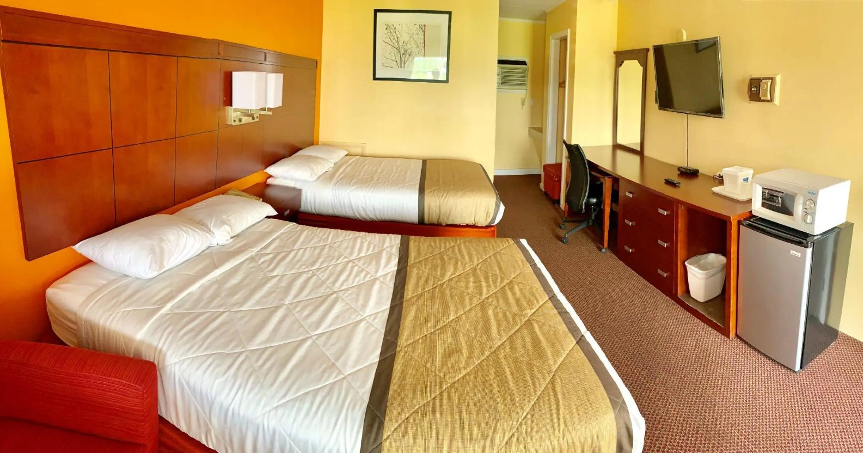 Bed in Budget Inn Mifflintown