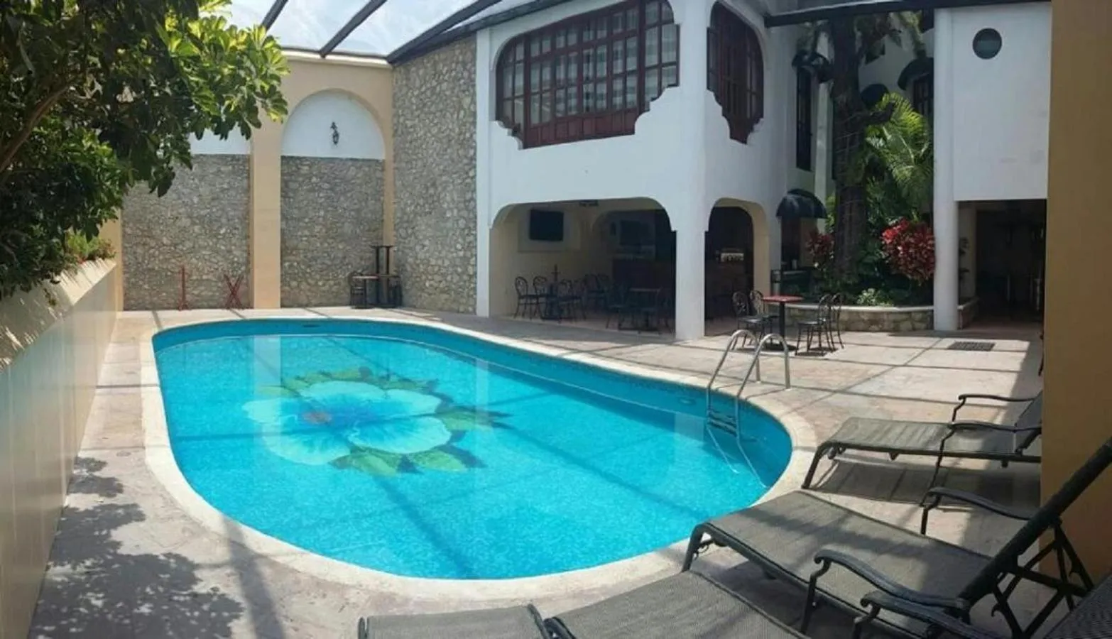 Swimming Pool in Hotel Hacienda de los Ángeles by Rotamundos