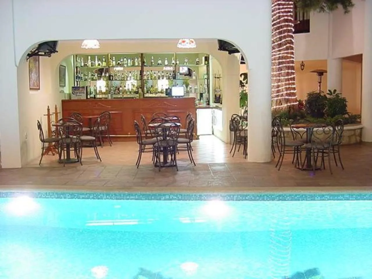 Lounge/Bar in Hotel Hacienda de los Ángeles by Rotamundos