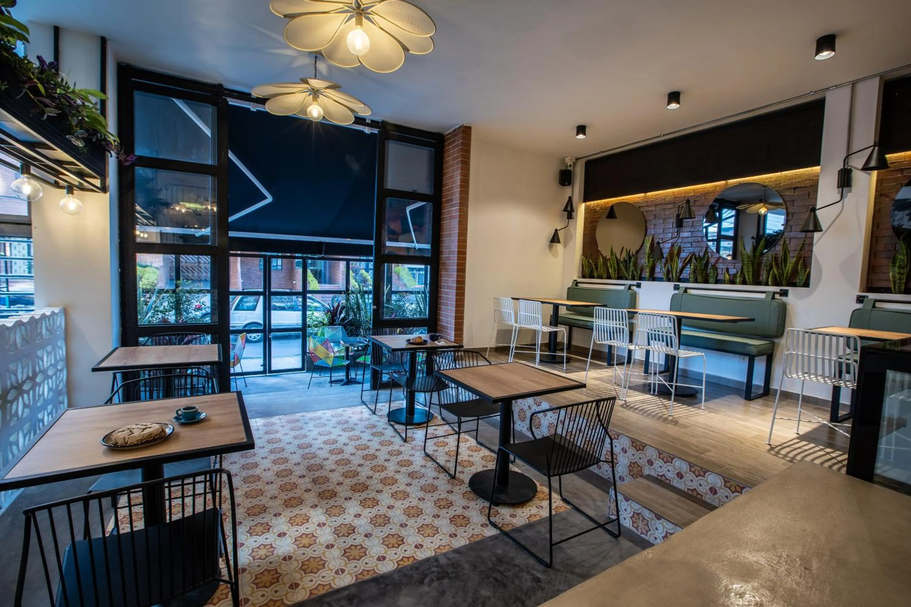 Restaurant/places to eat in 103 Wonderful House