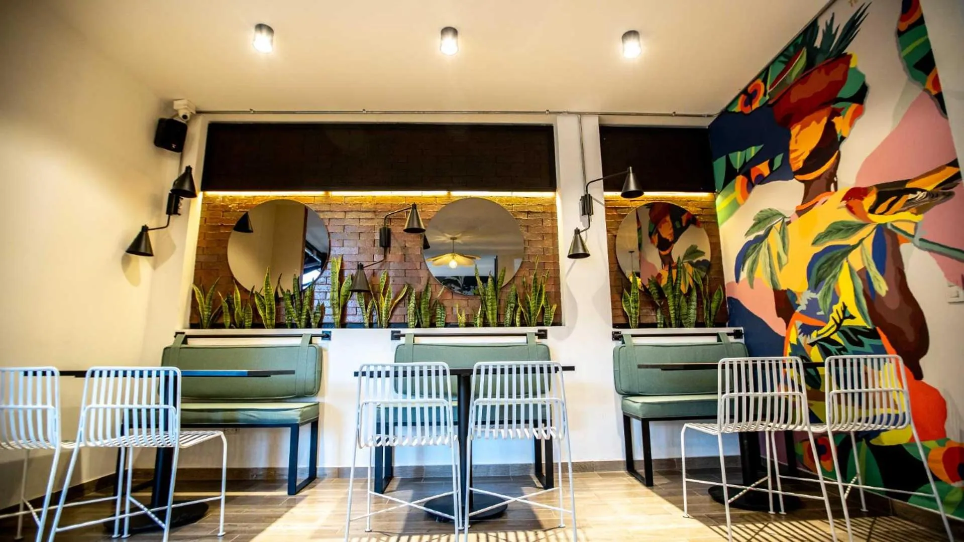 Restaurant/places to eat in 103 Wonderful House