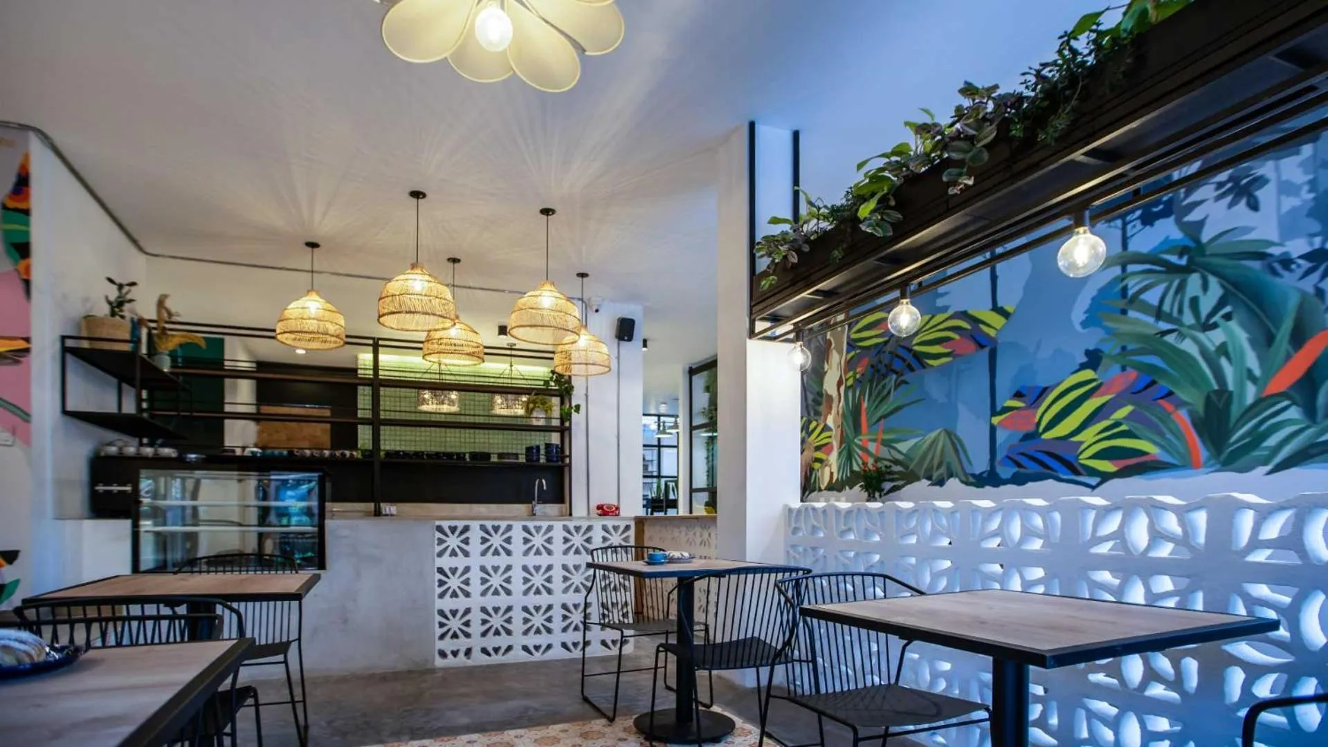 Restaurant/places to eat in 103 Wonderful House