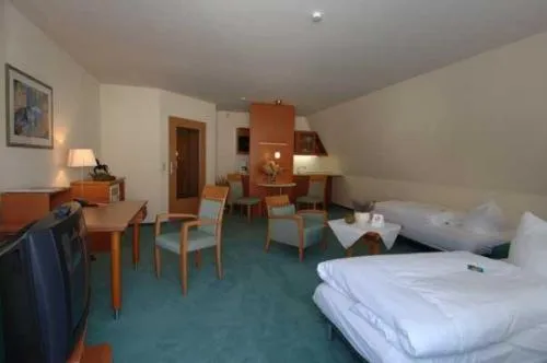 Photo of the whole room, Bed in Grothenns Hotel 3-Sterne superior