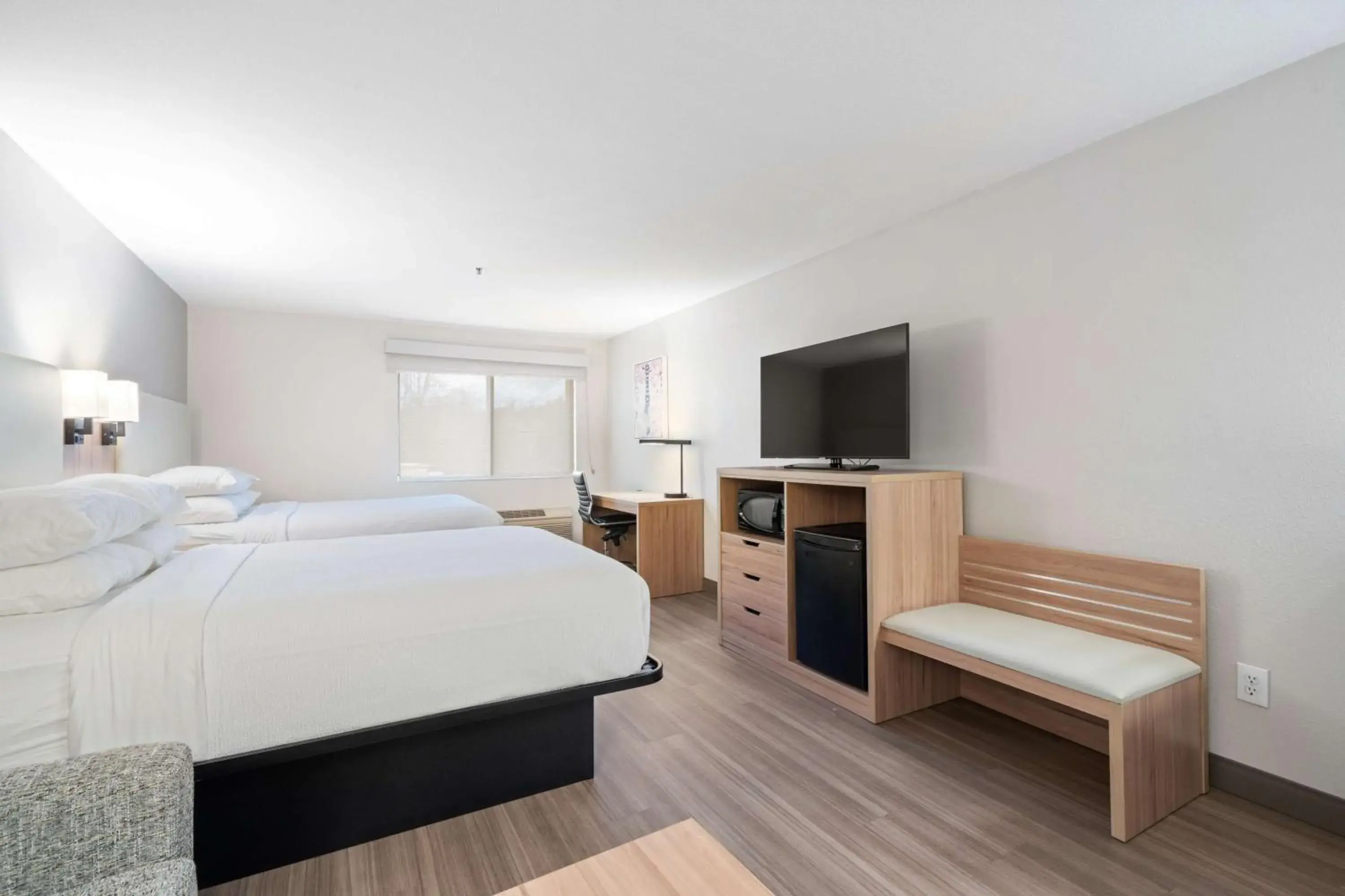 Bedroom, Bed in Best Western Lake Oswego Hotel & Suites Bedroom, Bed in Best Western Lake Oswego Hotel & Suites