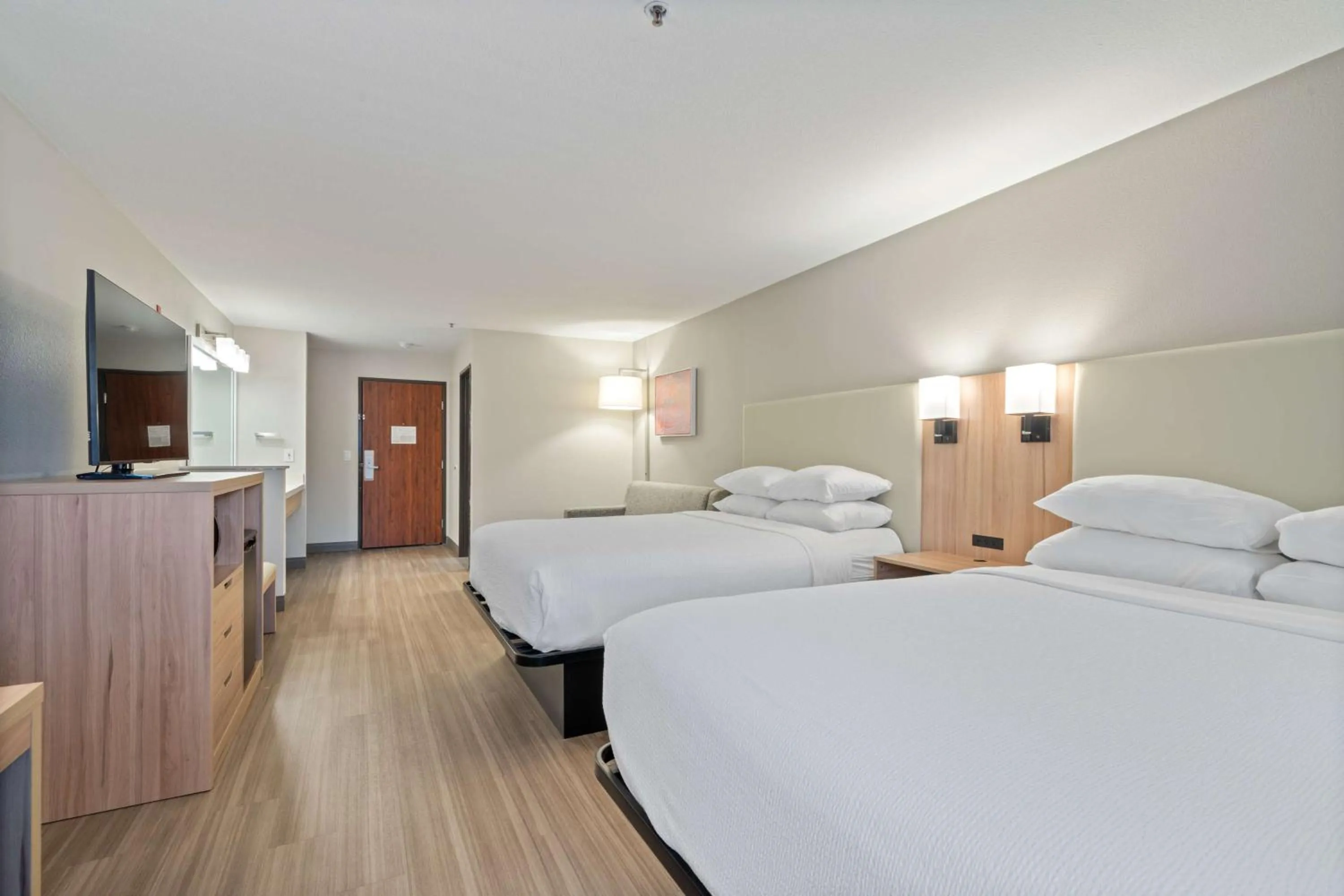 Bedroom, Bed in Best Western Lake Oswego Hotel & Suites