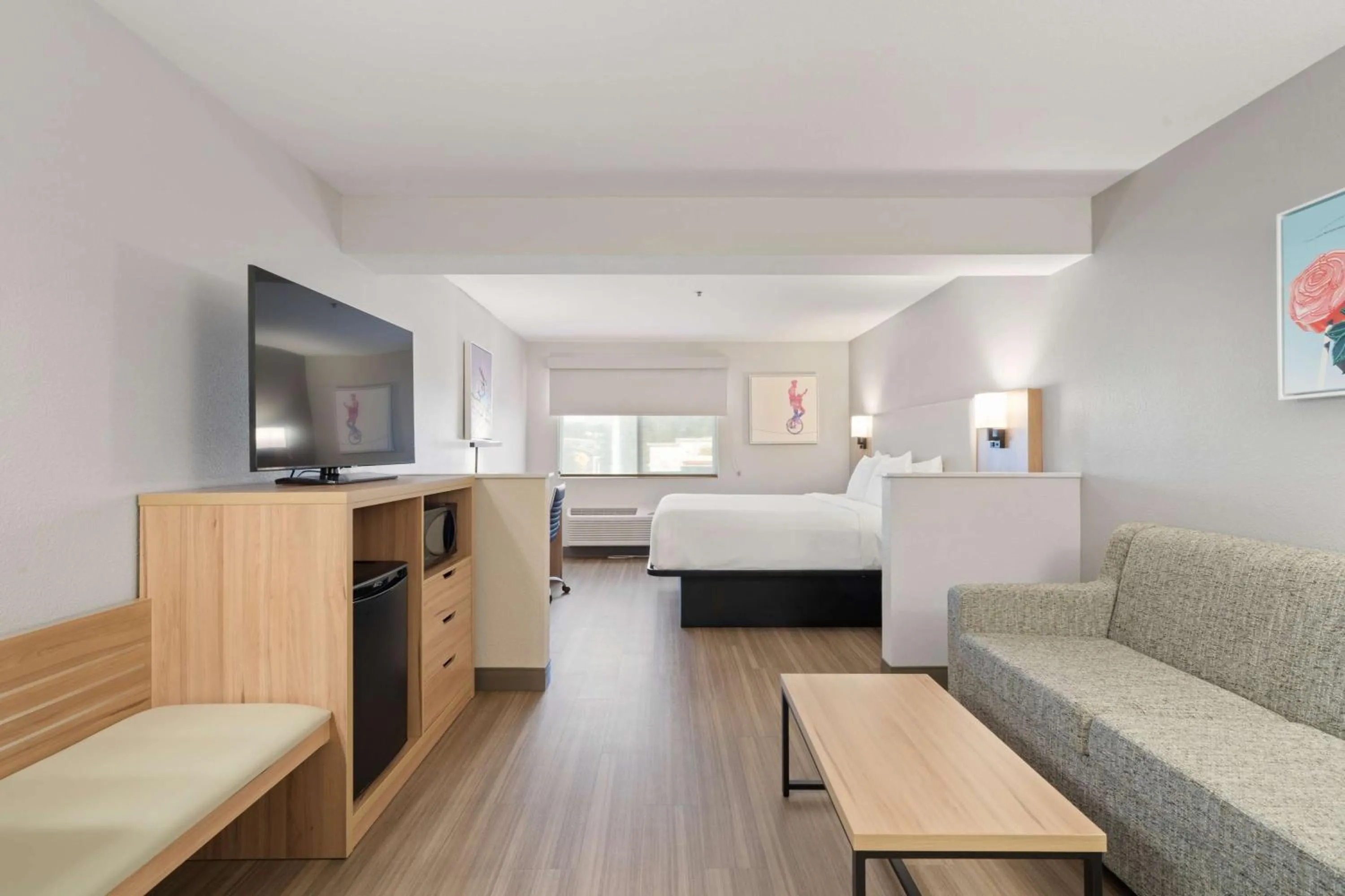 Bedroom in Best Western Lake Oswego Hotel & Suites