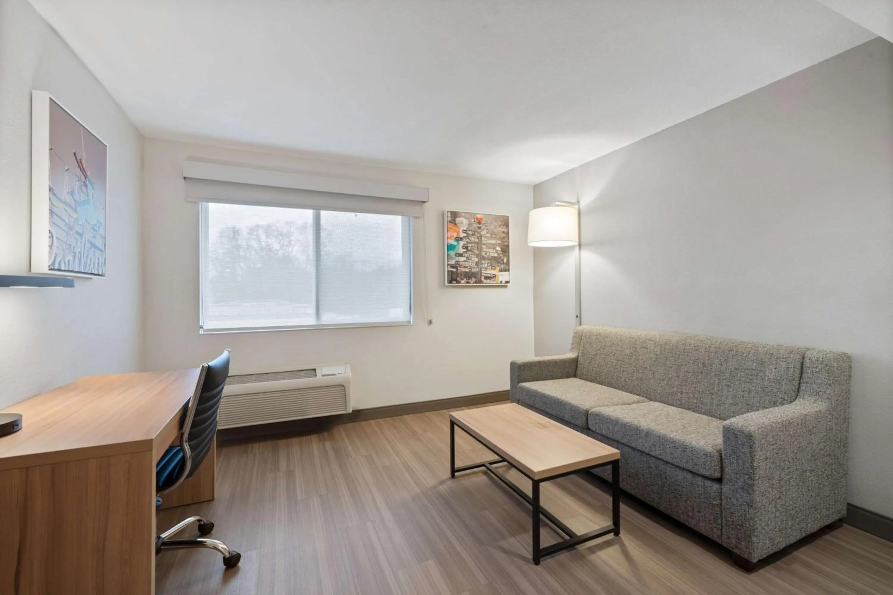 Bedroom in Best Western Lake Oswego Hotel & Suites