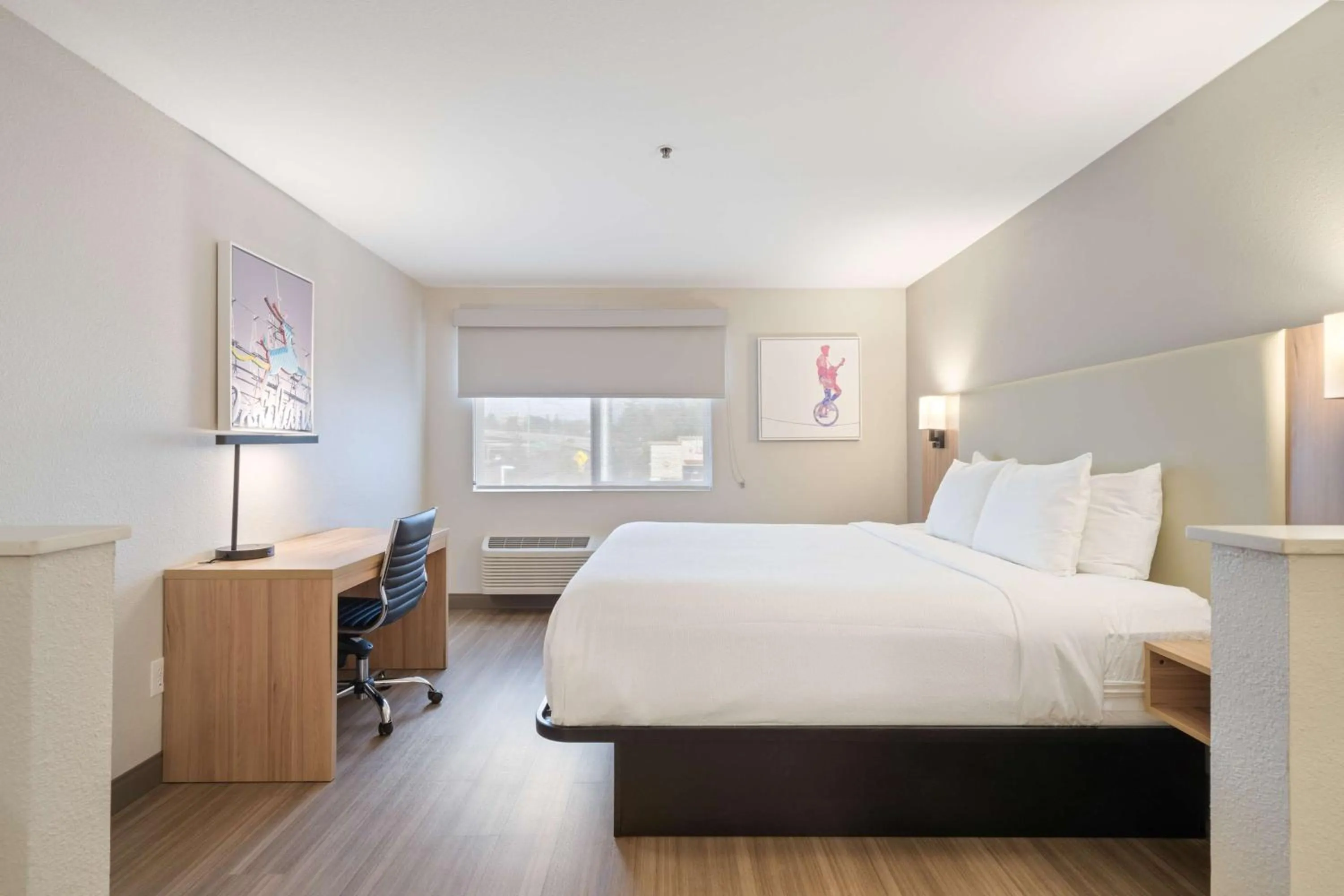 Bedroom, Bed in Best Western Lake Oswego Hotel & Suites