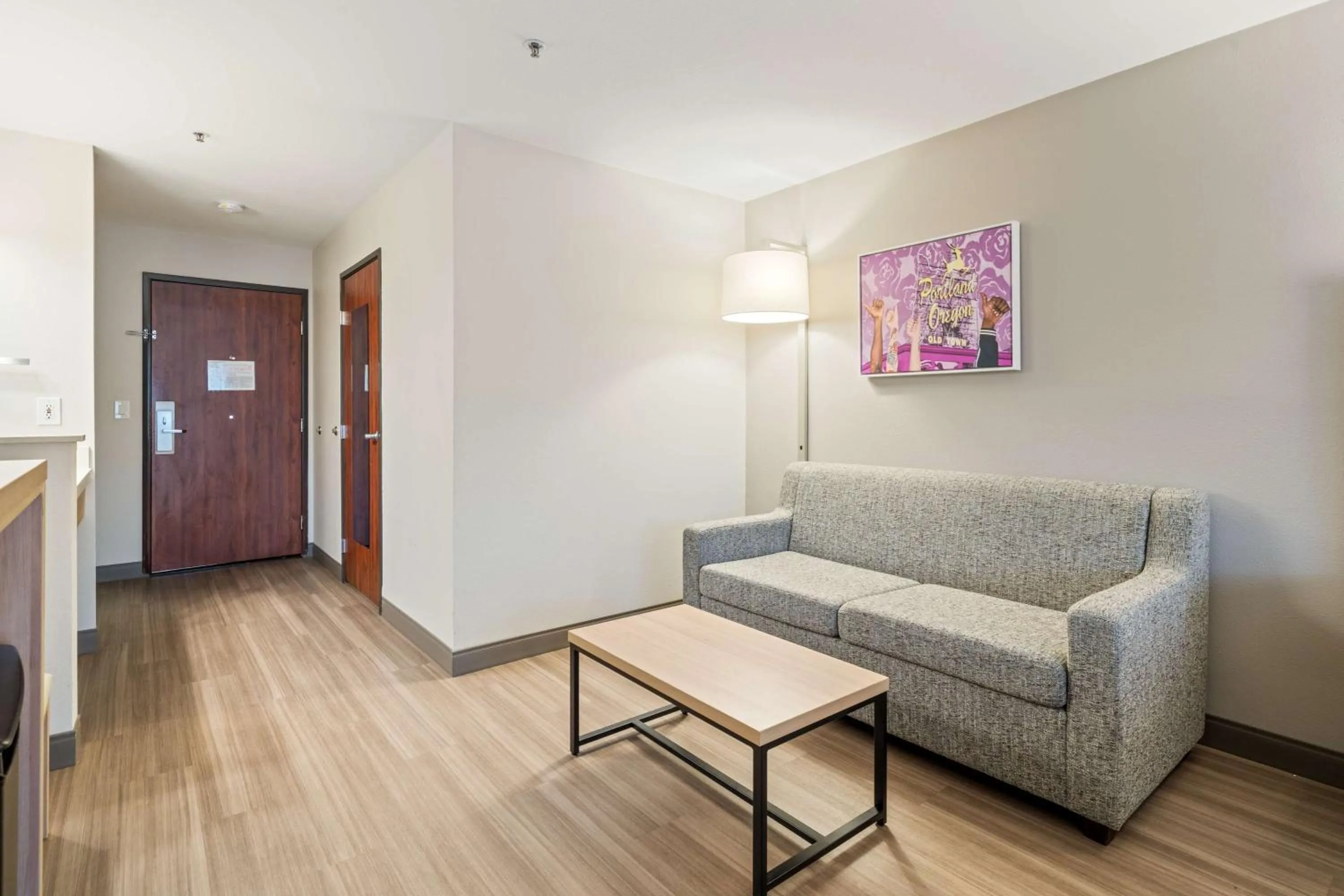 Bedroom in Best Western Lake Oswego Hotel & Suites