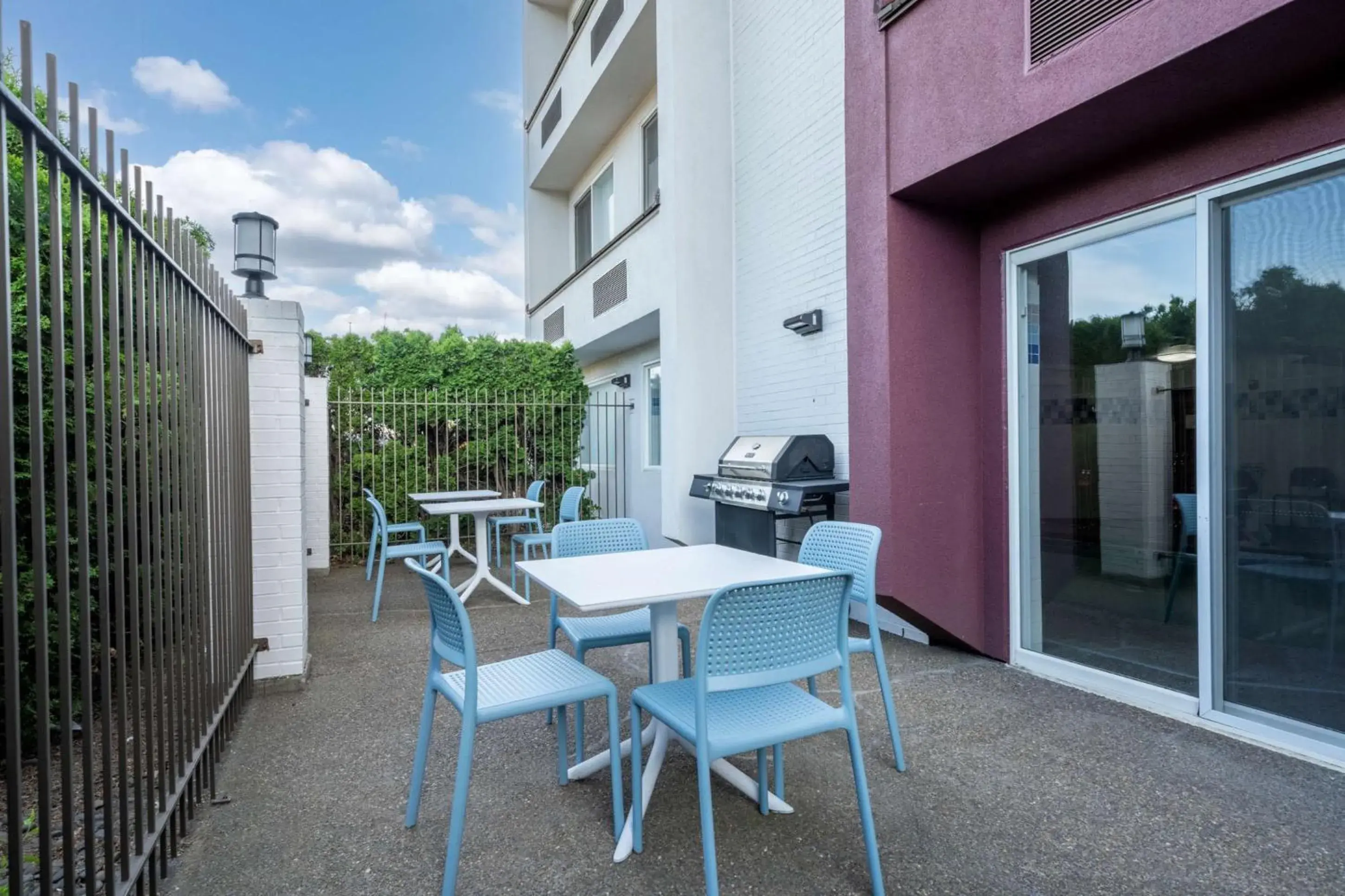 Property building in Best Western Lake Oswego Hotel & Suites Property building in Best Western Lake Oswego Hotel & Suites