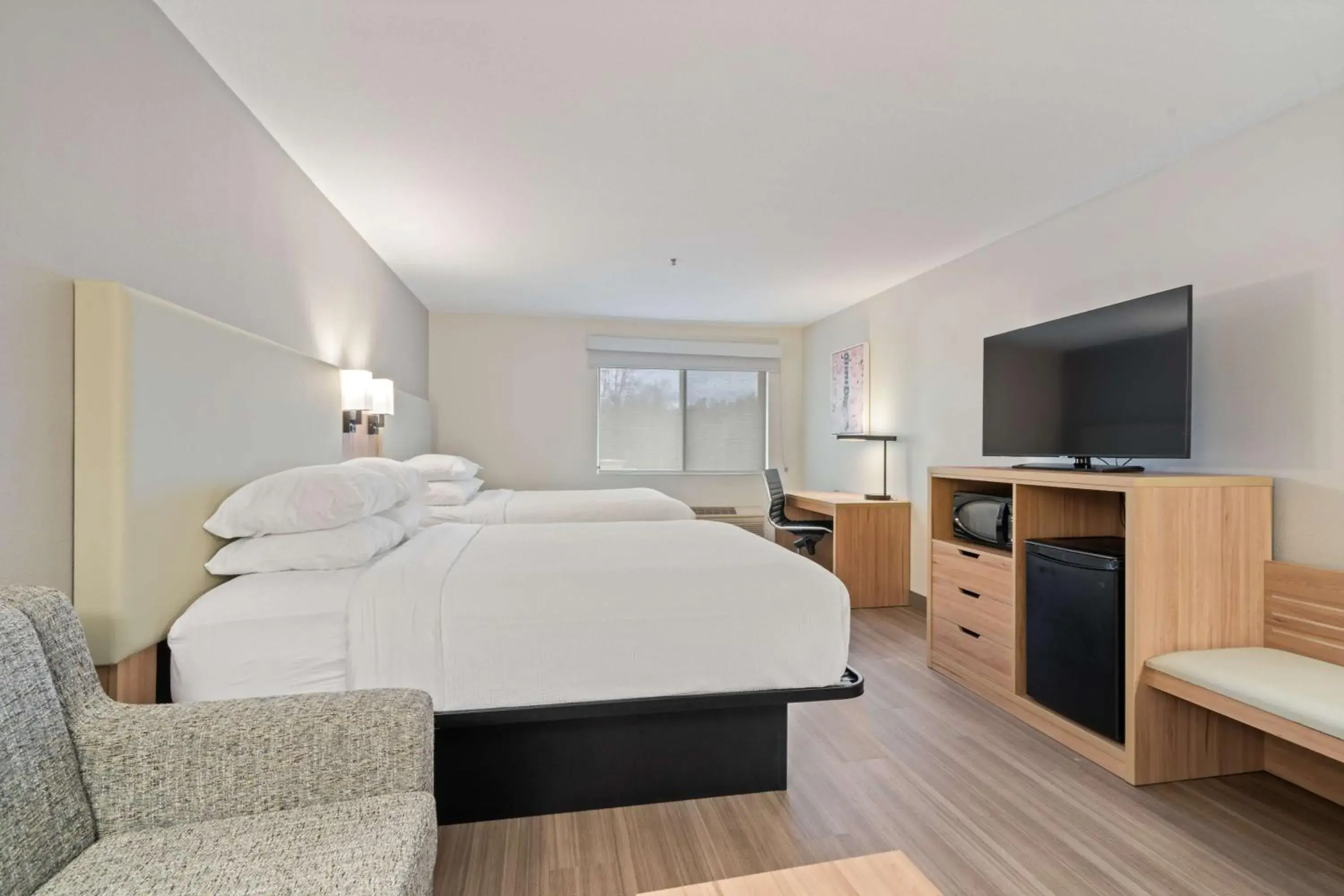 Bedroom, Bed in Best Western Lake Oswego Hotel & Suites Bedroom, Bed in Best Western Lake Oswego Hotel & Suites