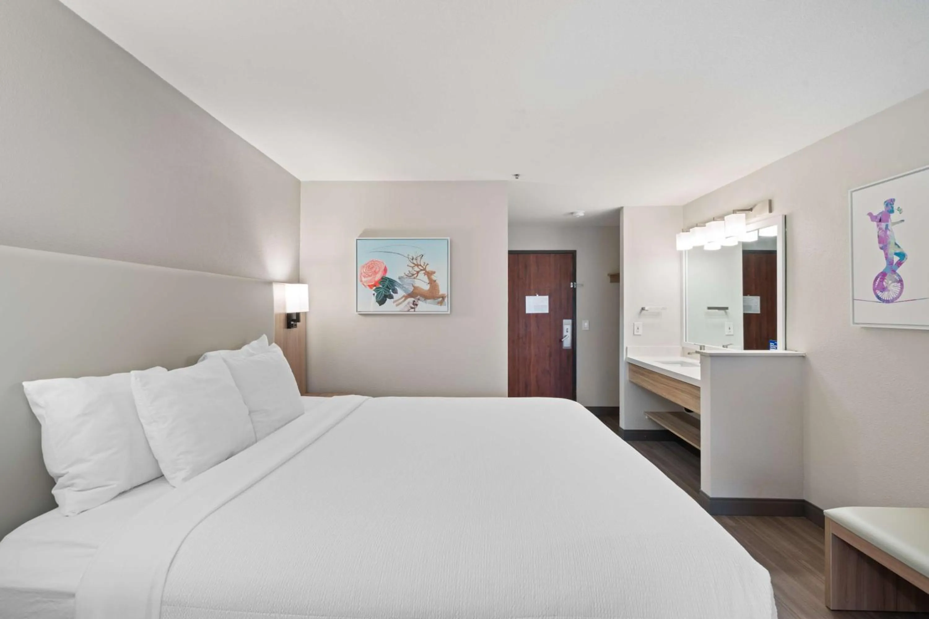 Bedroom, Bed in Best Western Lake Oswego Hotel & Suites