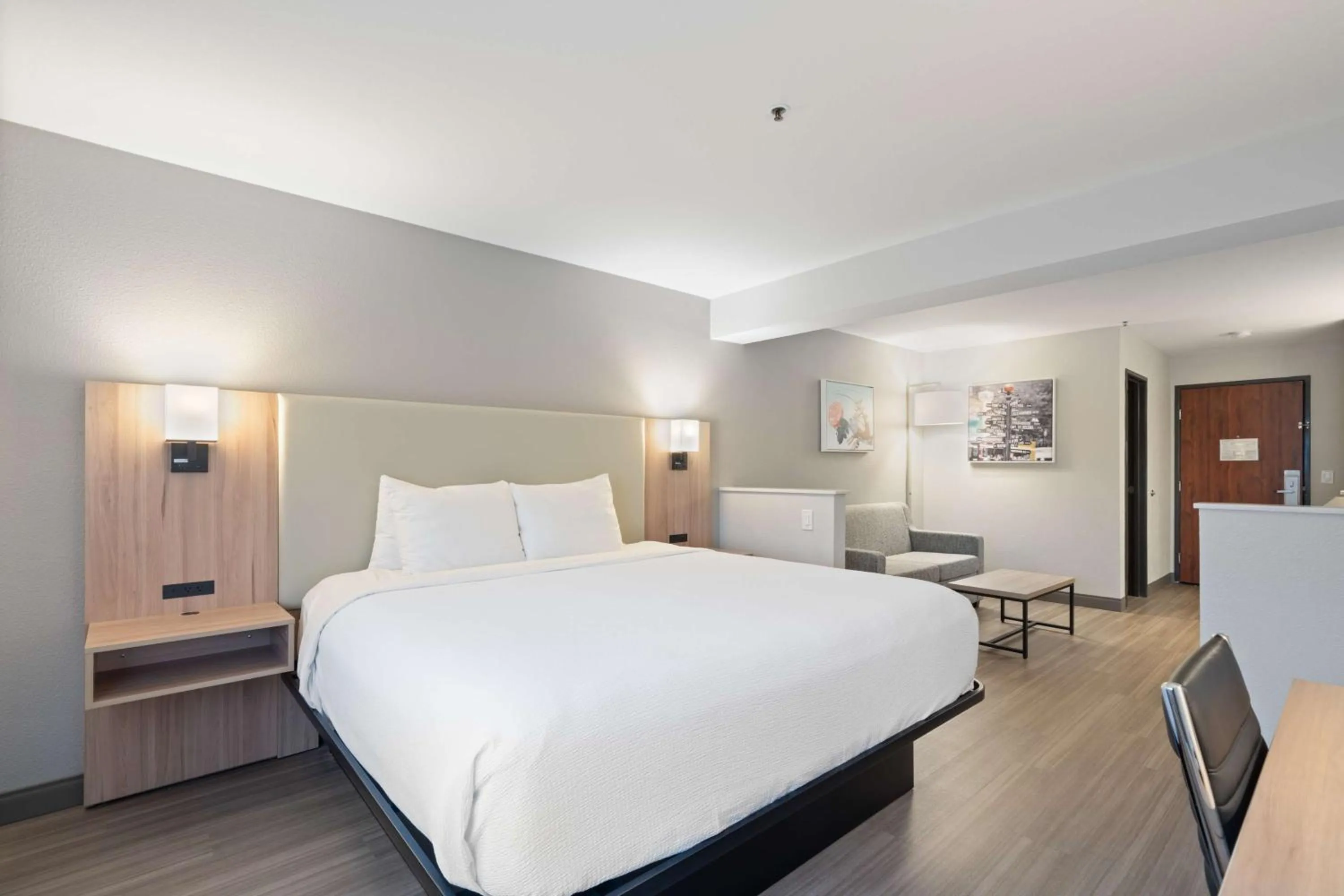 Bedroom, Bed in Best Western Lake Oswego Hotel & Suites