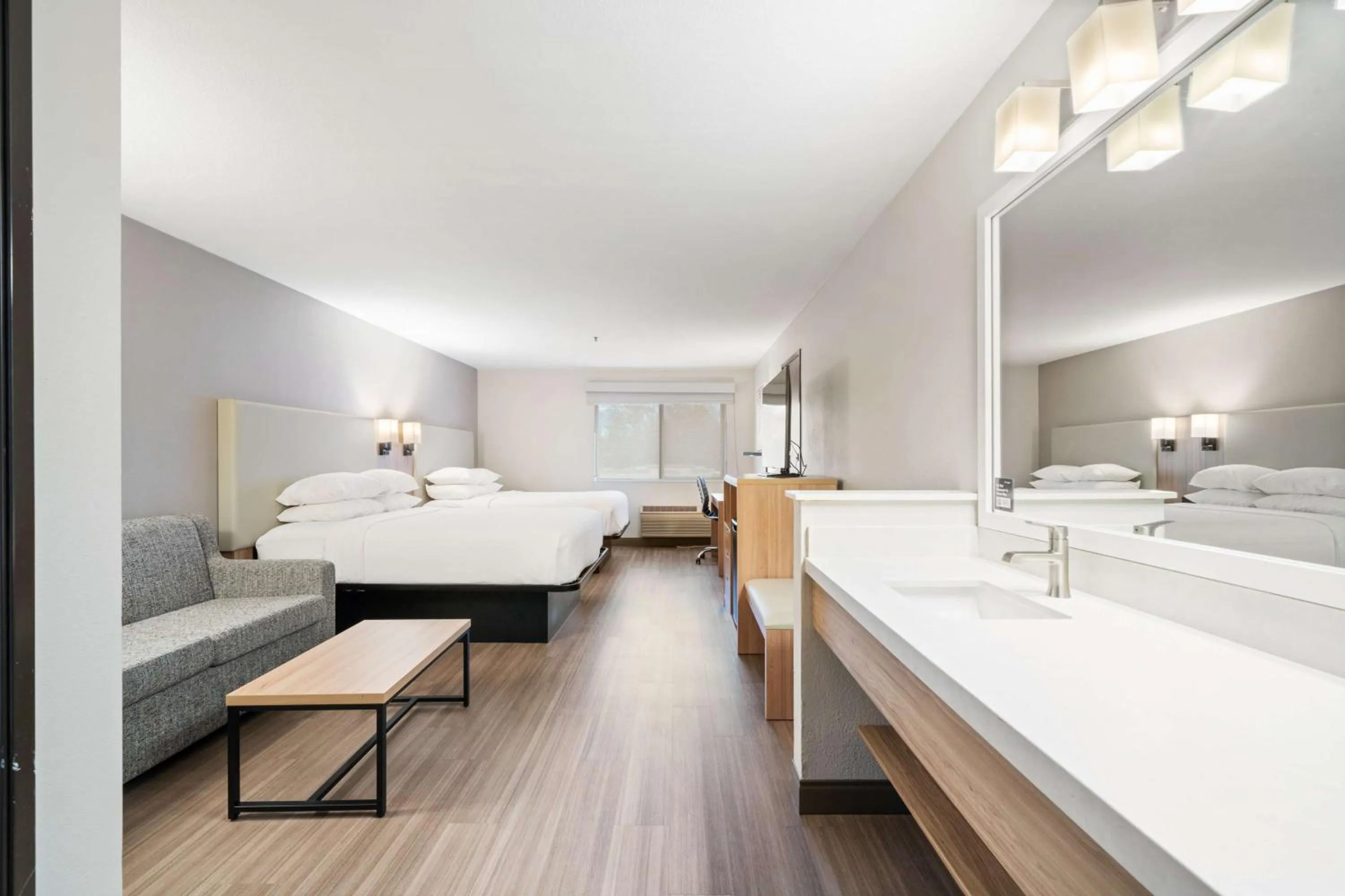 Bedroom, Bed in Best Western Lake Oswego Hotel & Suites