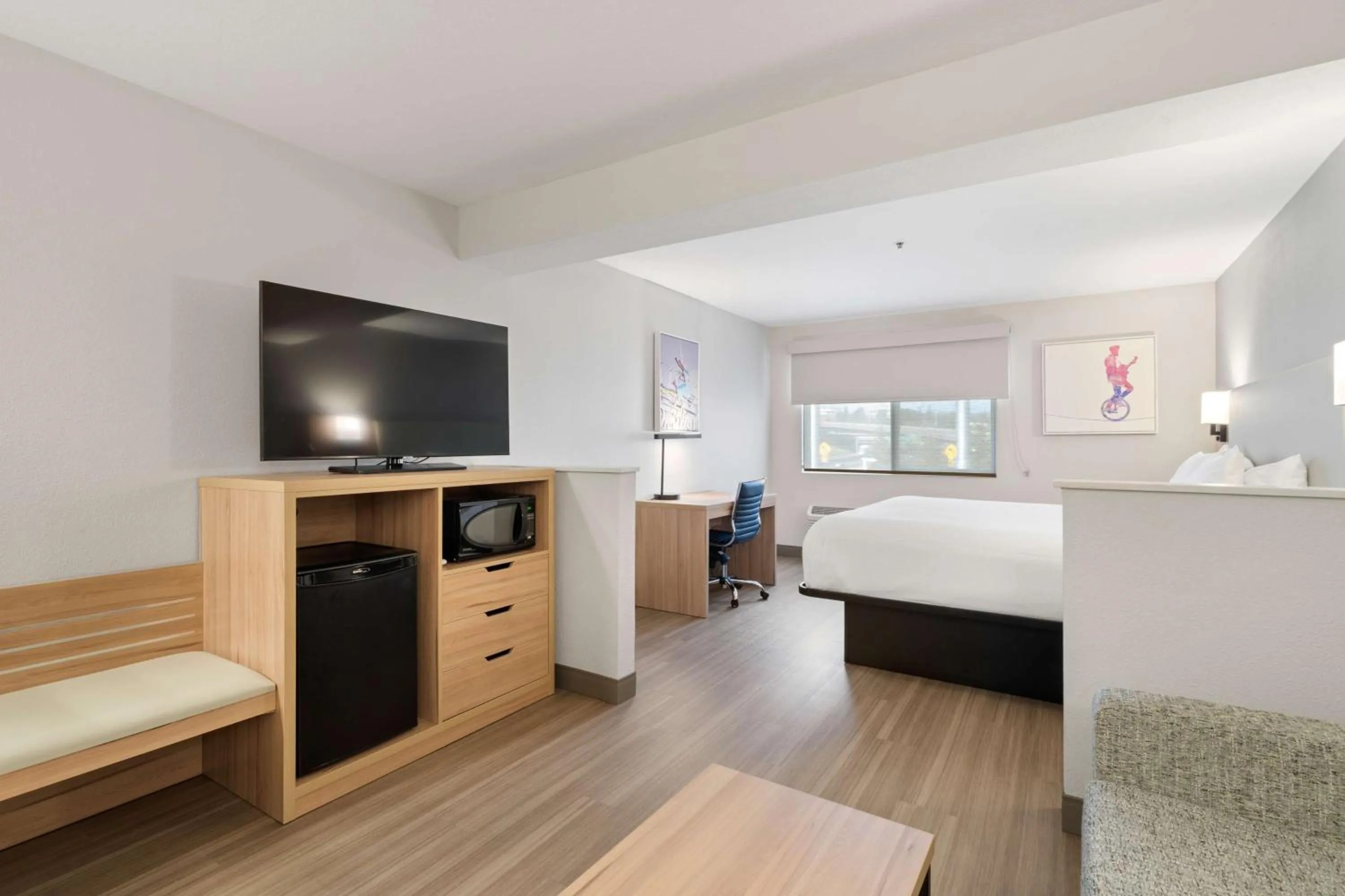 Bedroom, Bed in Best Western Lake Oswego Hotel & Suites