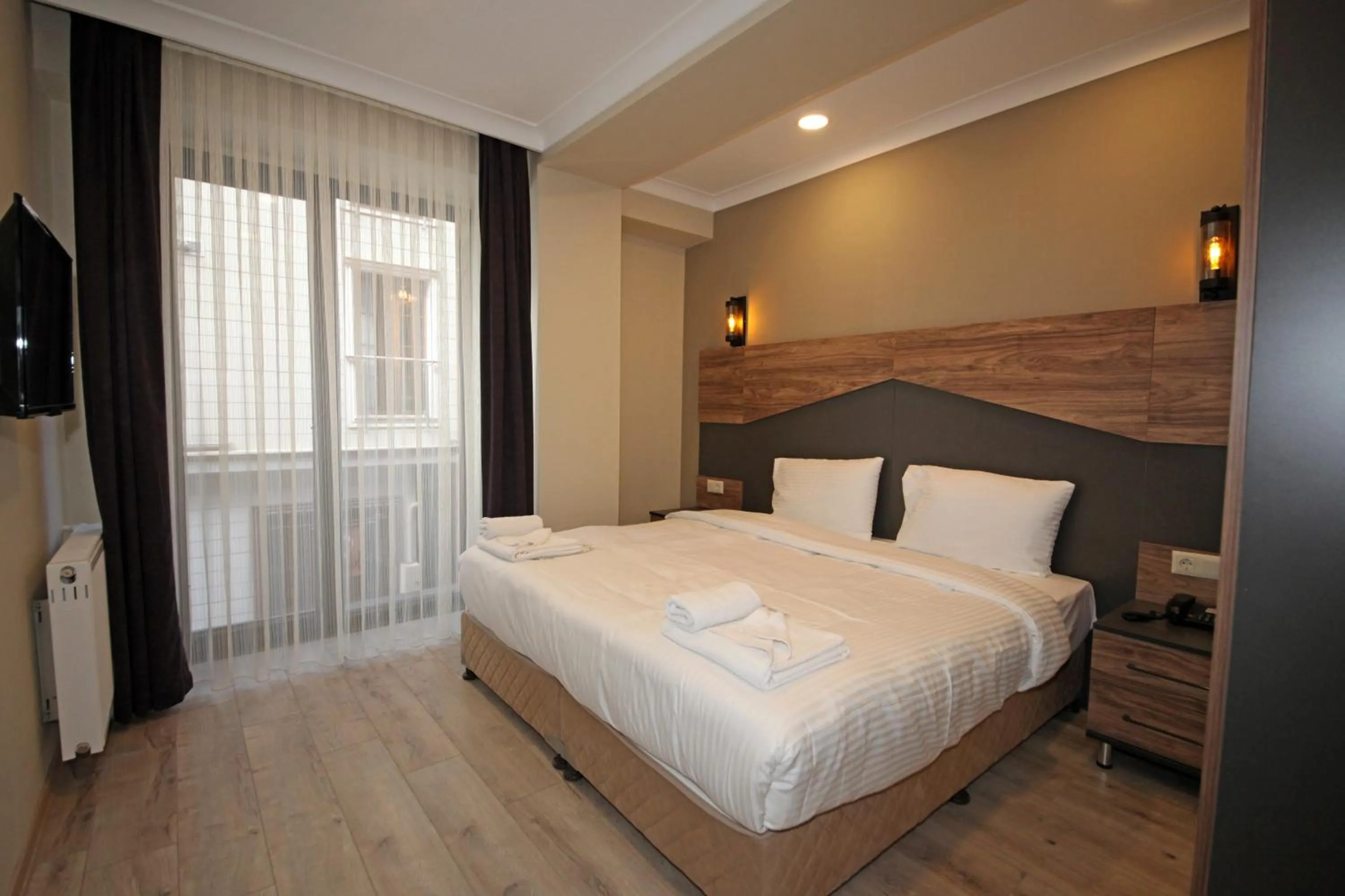 Bed in Corner Suite