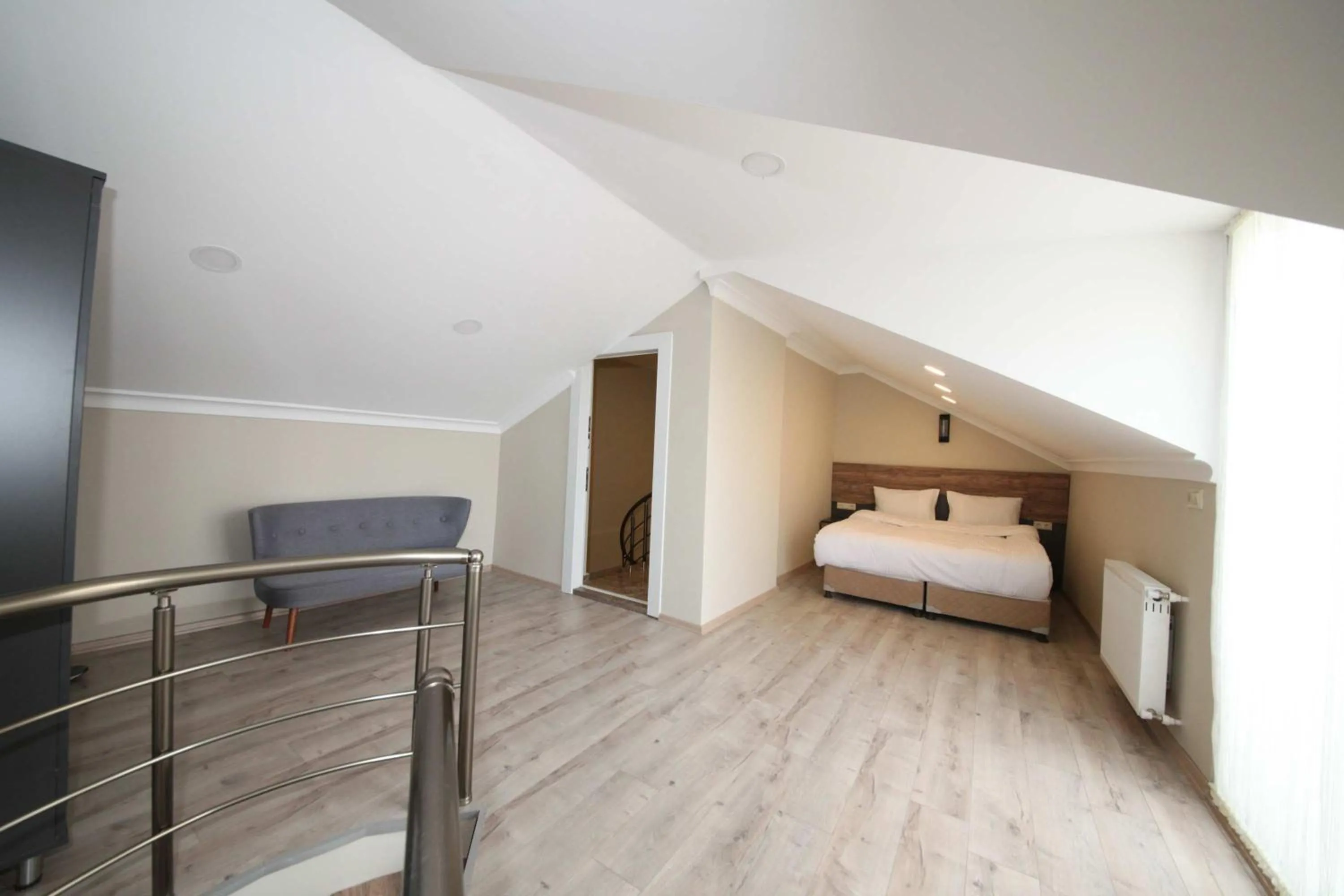Bed in Corner Suite