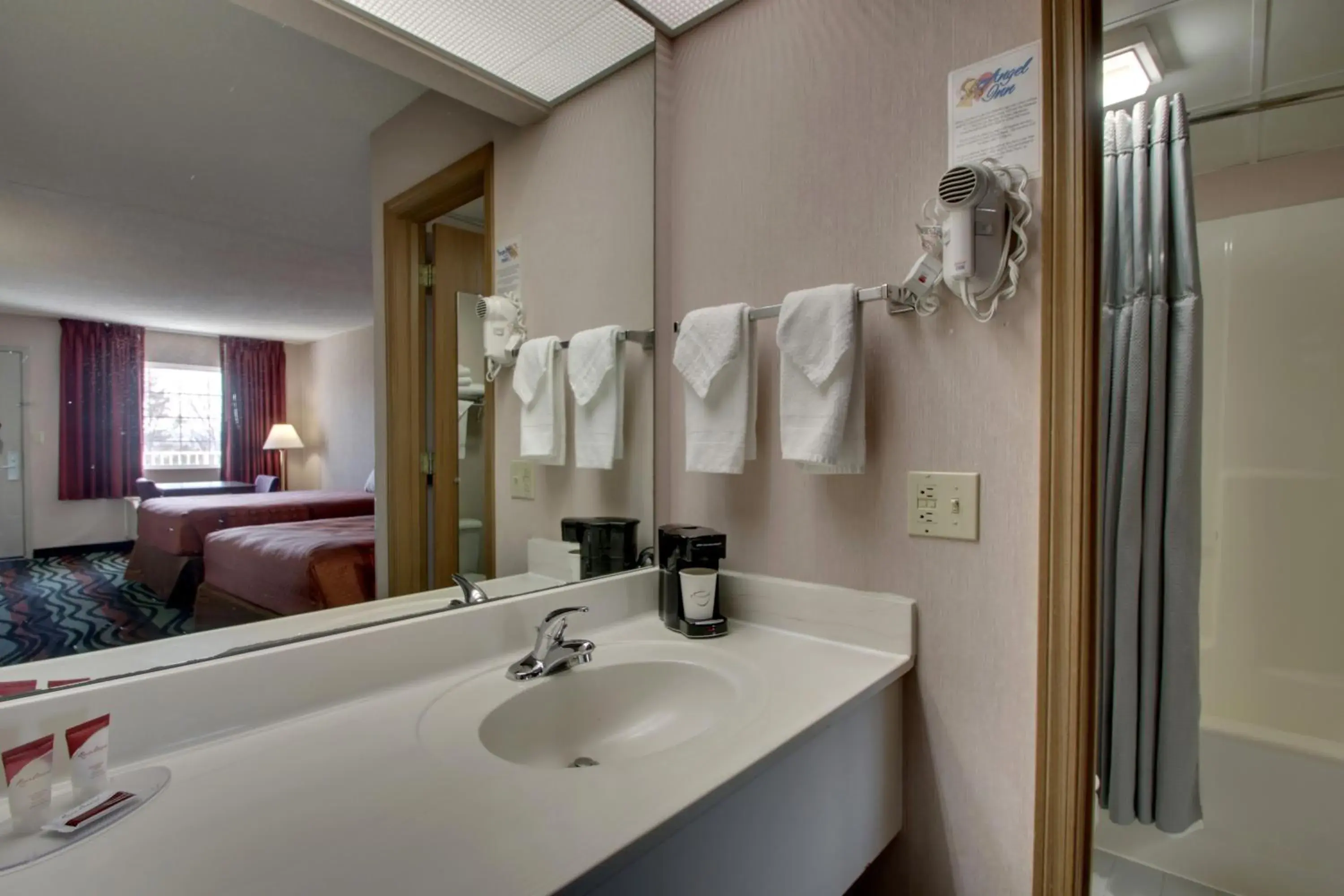 Deluxe Double Queen Bed Smoking (Stairs Level) in Angel Inn - Central Deluxe Double Queen Bed Smoking (Stairs Level) in Angel Inn - Central