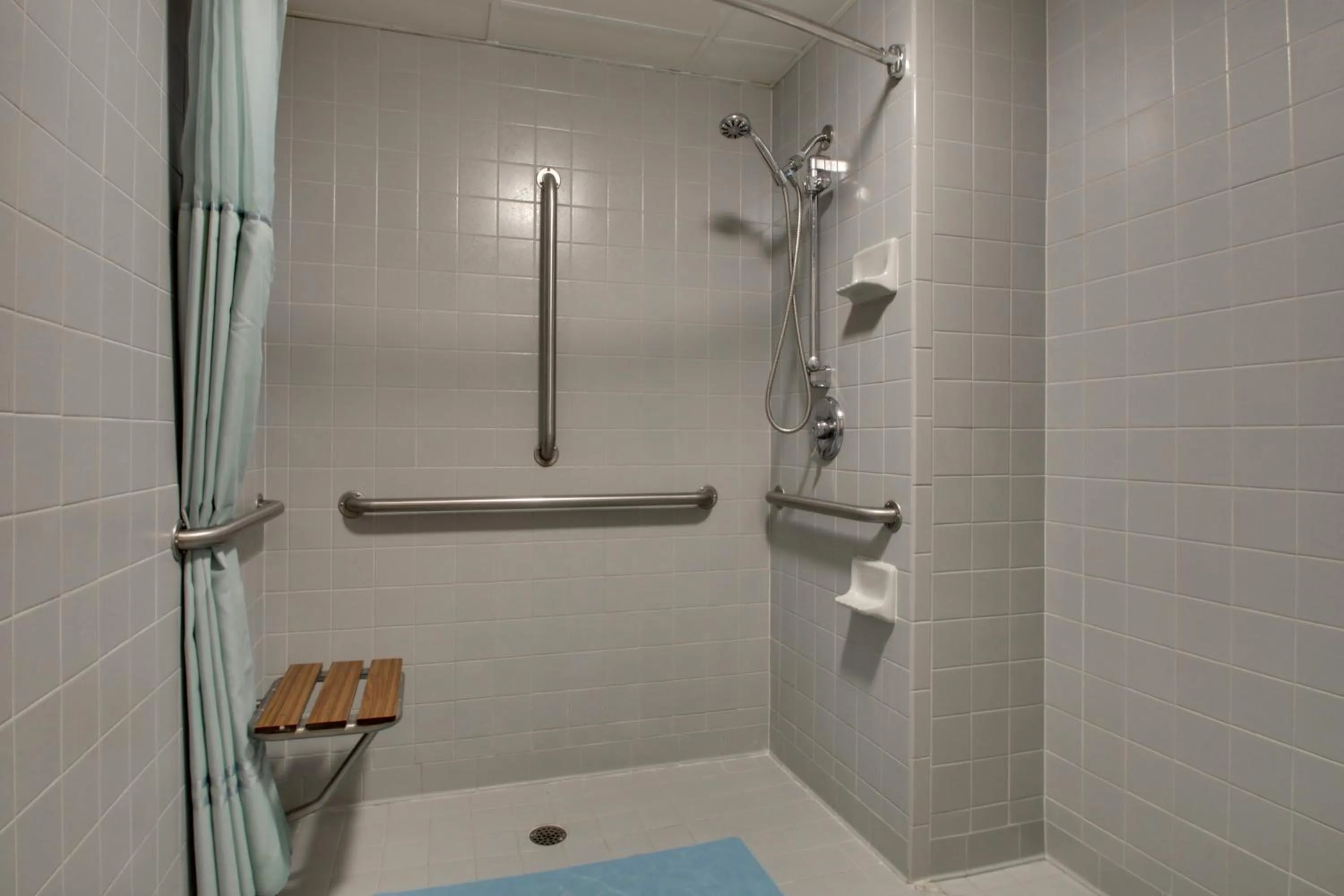 Shower in Angel Inn - Central