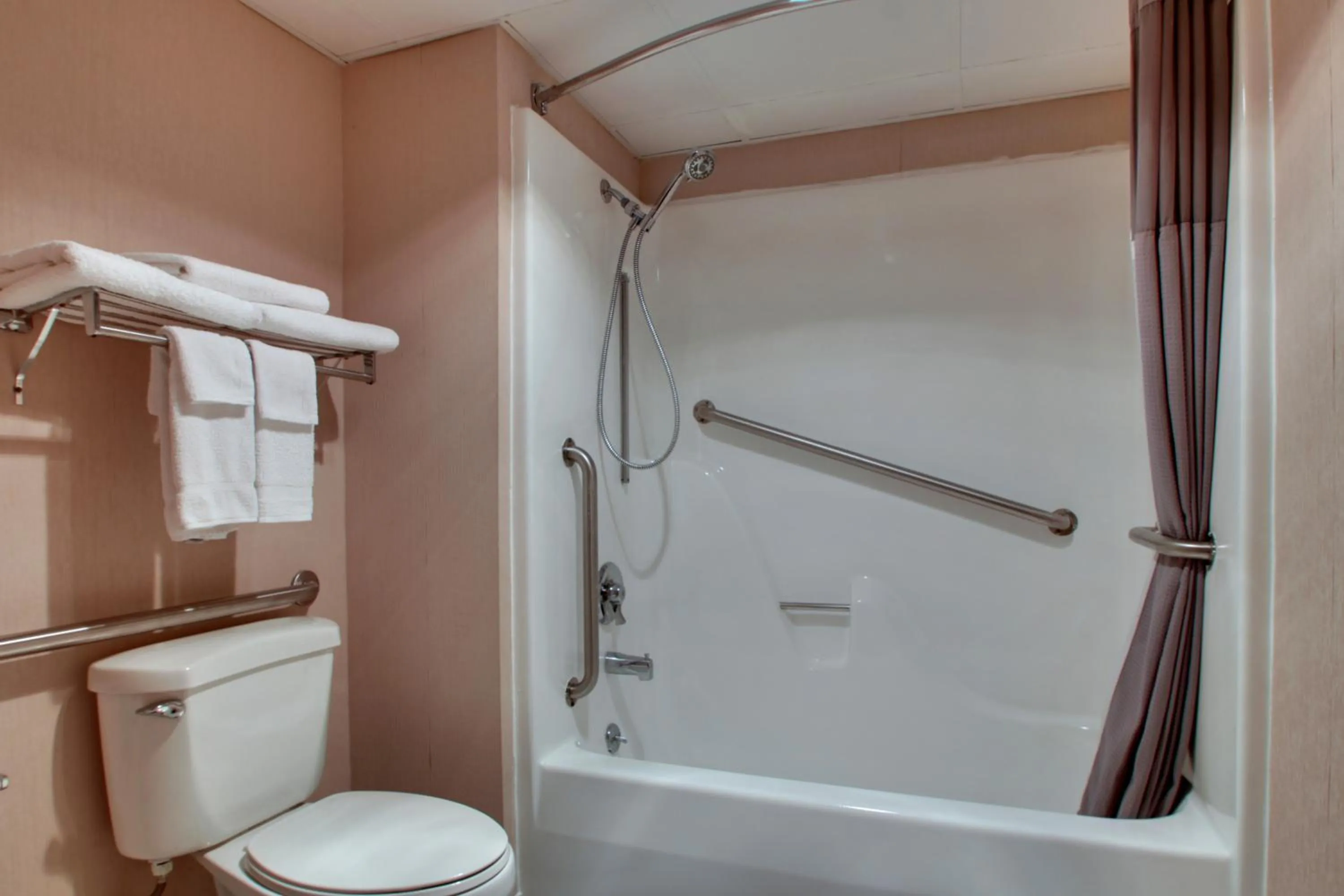 Shower in Angel Inn - Central