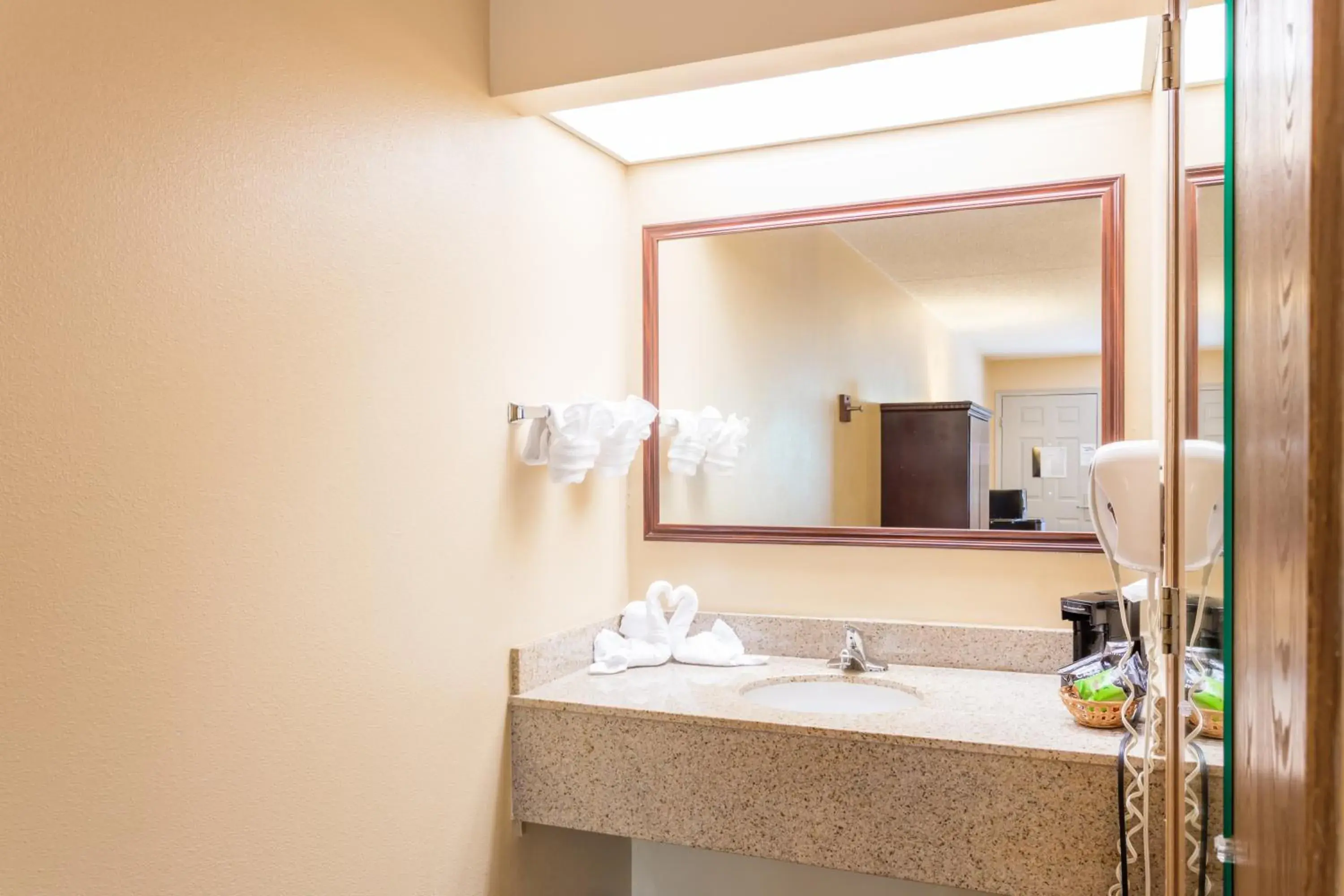 Deluxe Double Queen Bed (Elevator Accessible) in Angel Inn - Central Deluxe Double Queen Bed (Elevator Accessible) in Angel Inn - Central