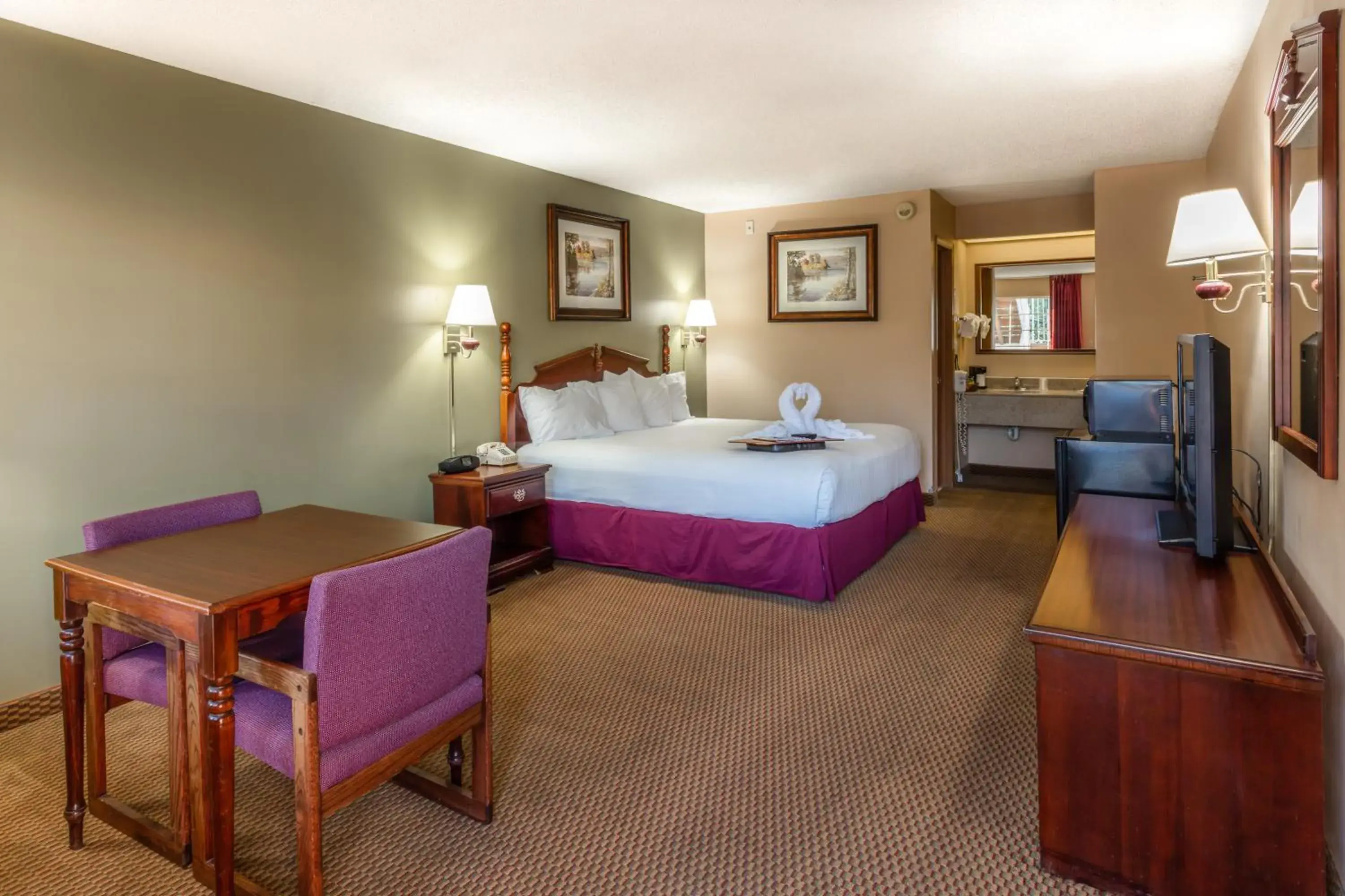 Superior King Bed-Smoking (Ground Level) in Angel Inn - Central Superior King Bed-Smoking (Ground Level) in Angel Inn - Central