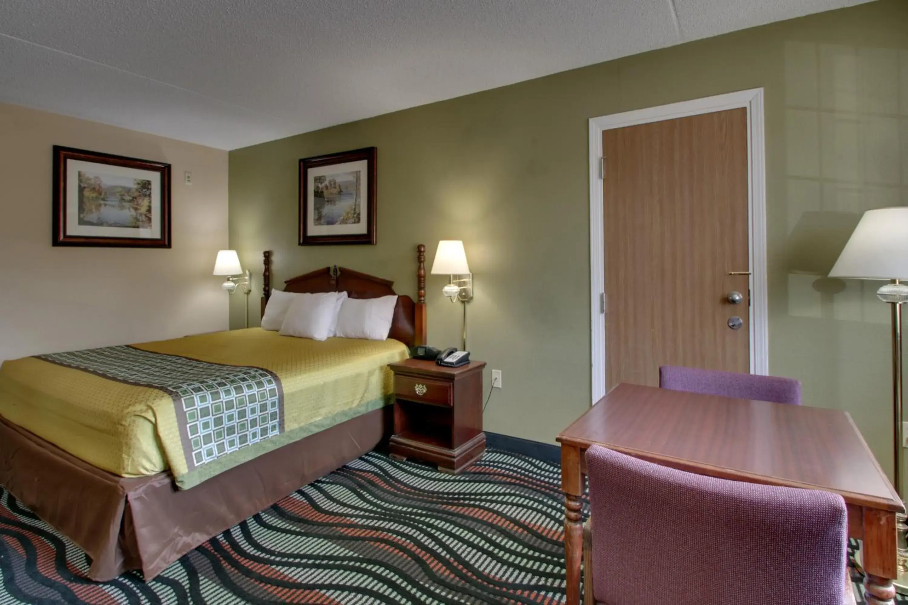 Photo of the whole room, Bed in Angel Inn - Central Photo of the whole room, Bed in Angel Inn - Central