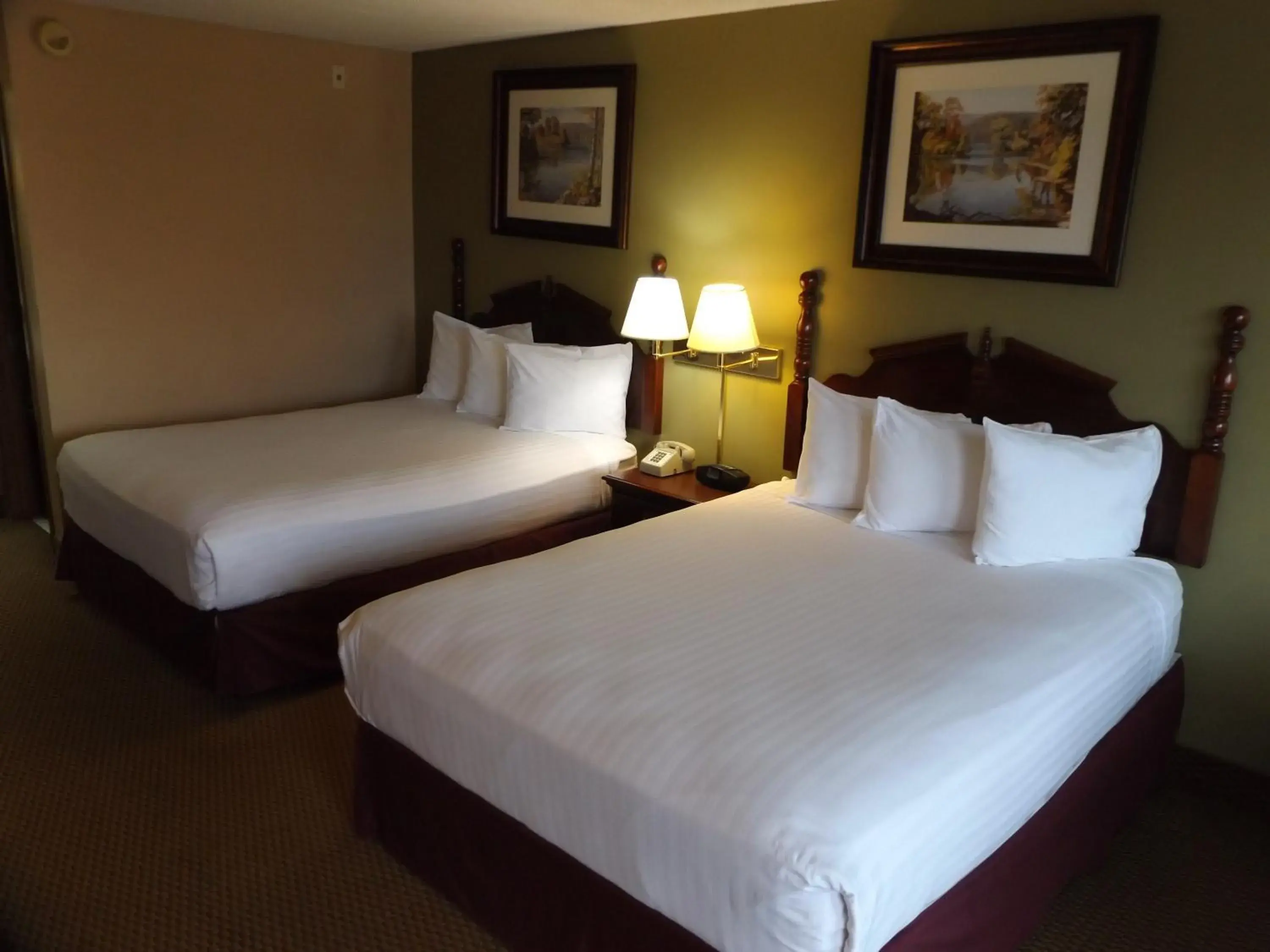 Deluxe Double Queen Bed (Stairs Level) in Angel Inn - Central Deluxe Double Queen Bed (Stairs Level) in Angel Inn - Central