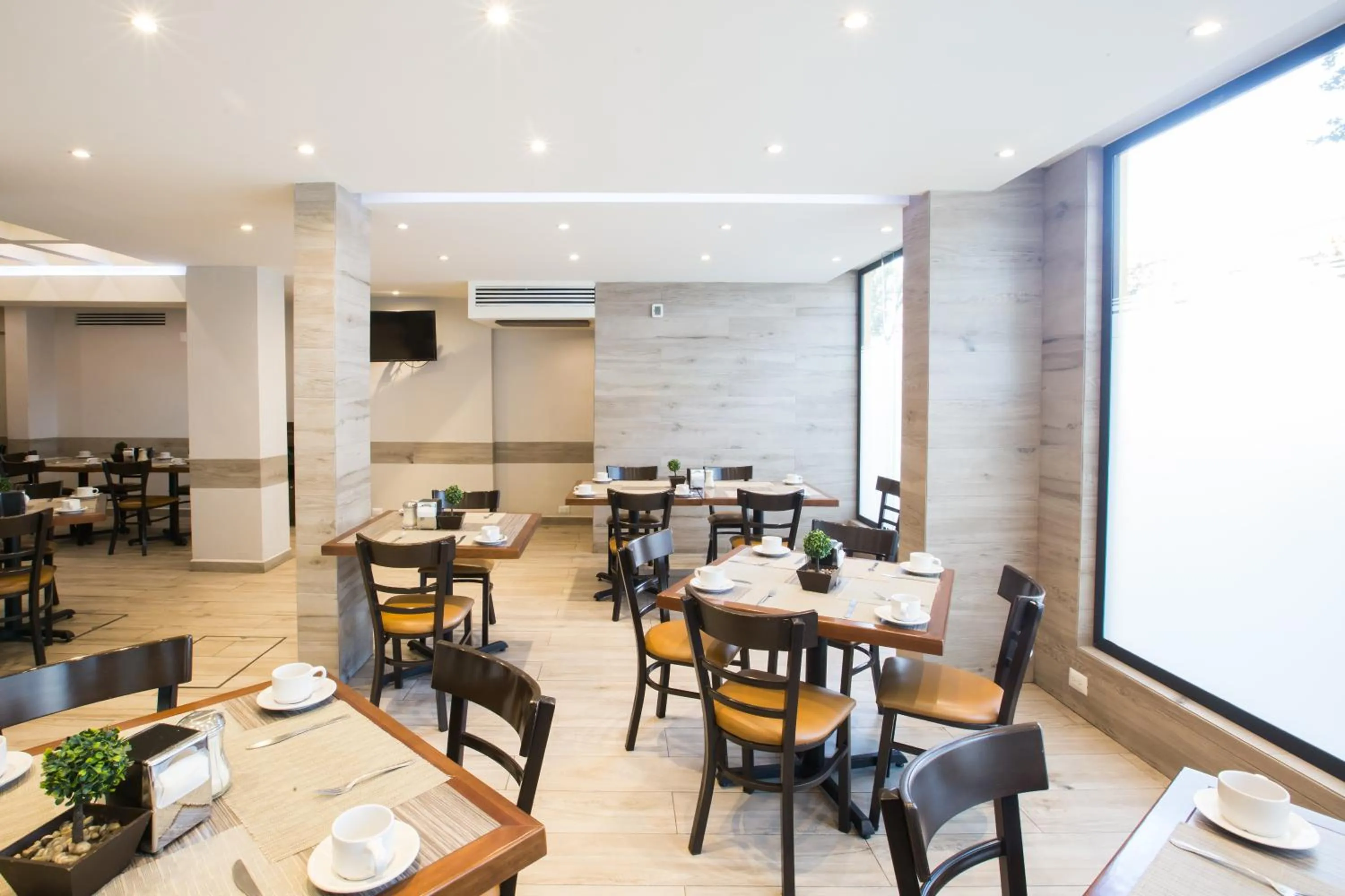 Restaurant/places to eat in Hotel Diligencias