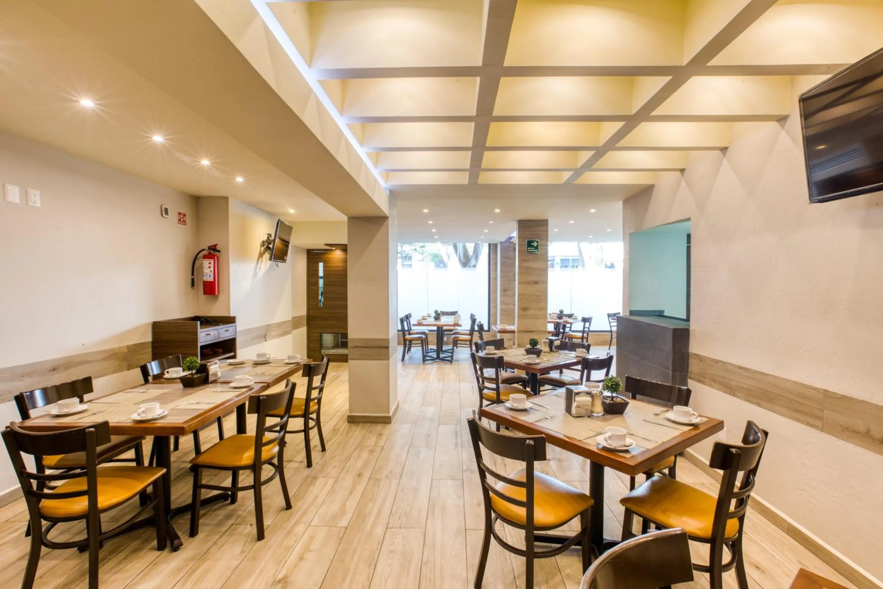 Restaurant/places to eat in Hotel Diligencias