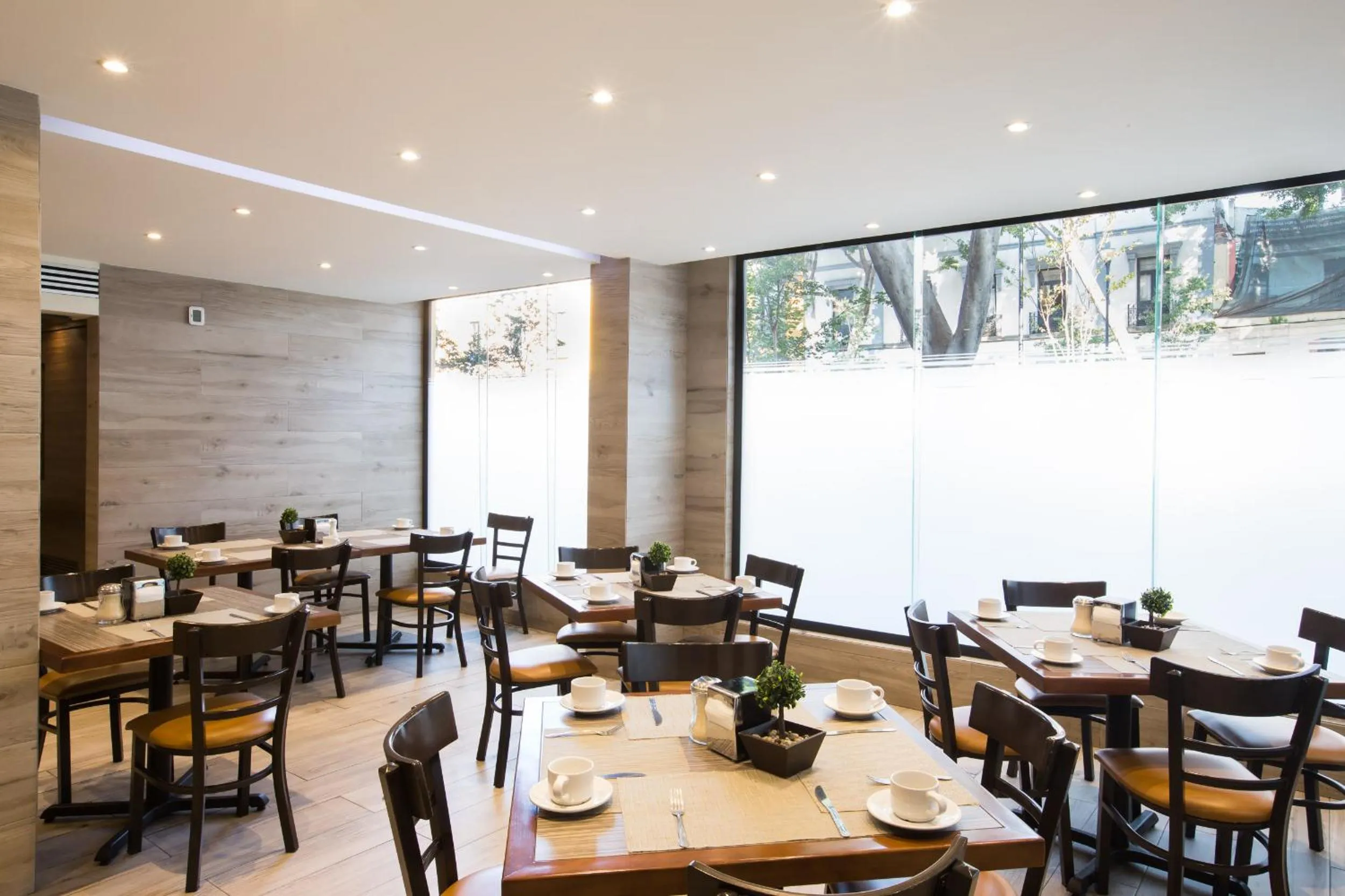 Restaurant/places to eat in Hotel Diligencias