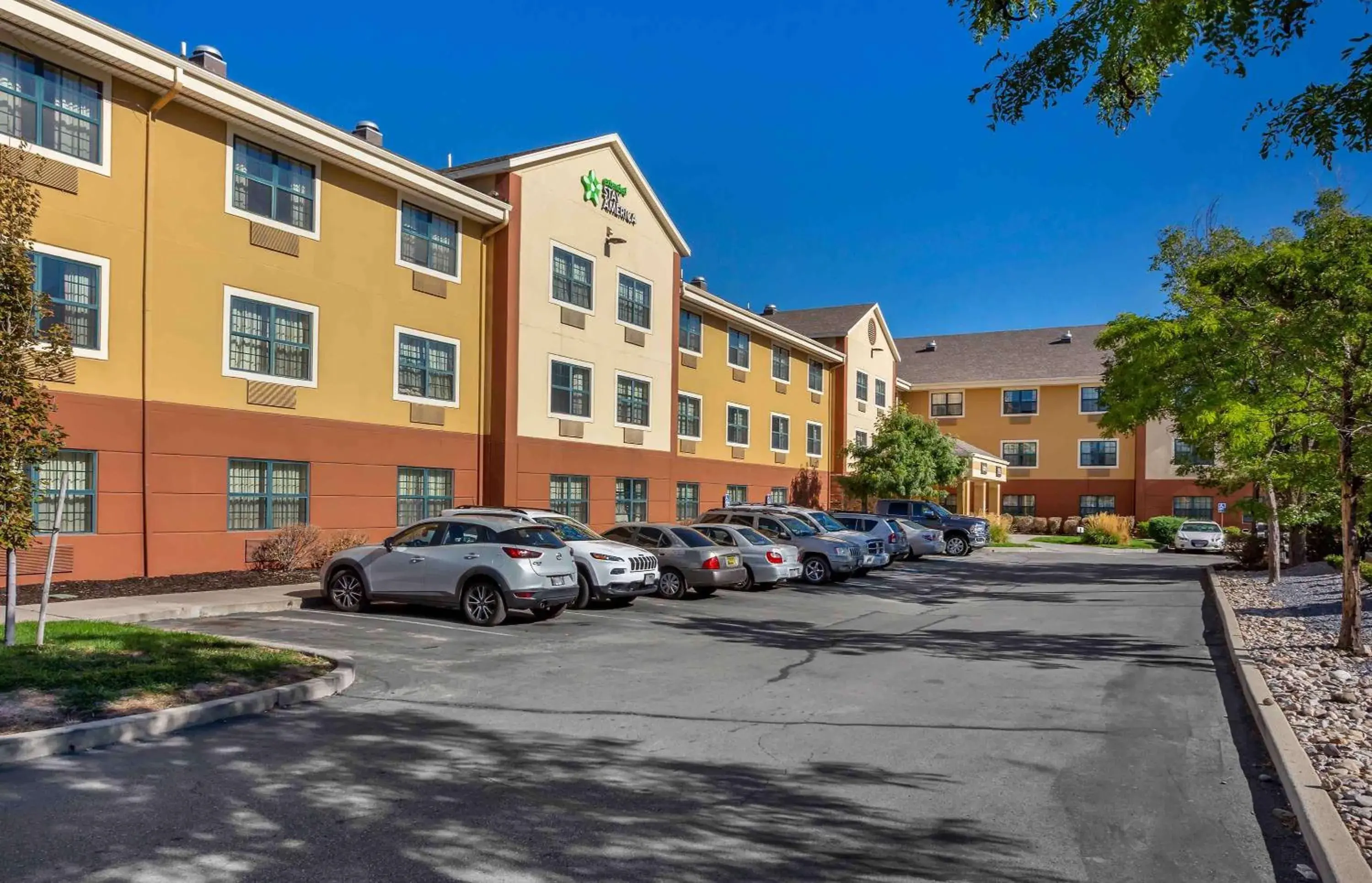 Property building in Extended Stay America Select Suites - Salt Lake City - Union Park Property building in Extended Stay America Select Suites - Salt Lake City - Union Park