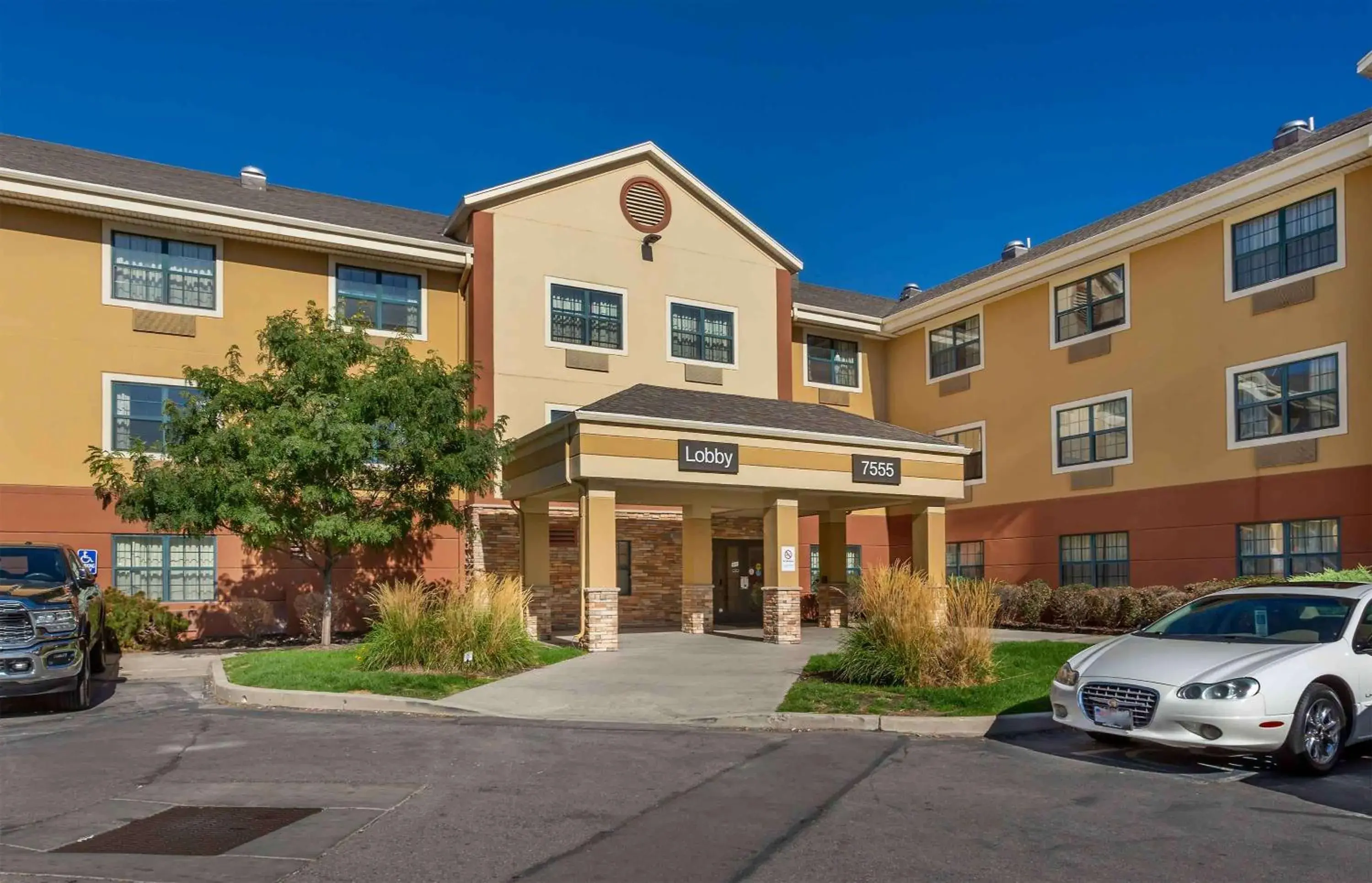 Property building in Extended Stay America Select Suites - Salt Lake City - Union Park Property building in Extended Stay America Select Suites - Salt Lake City - Union Park