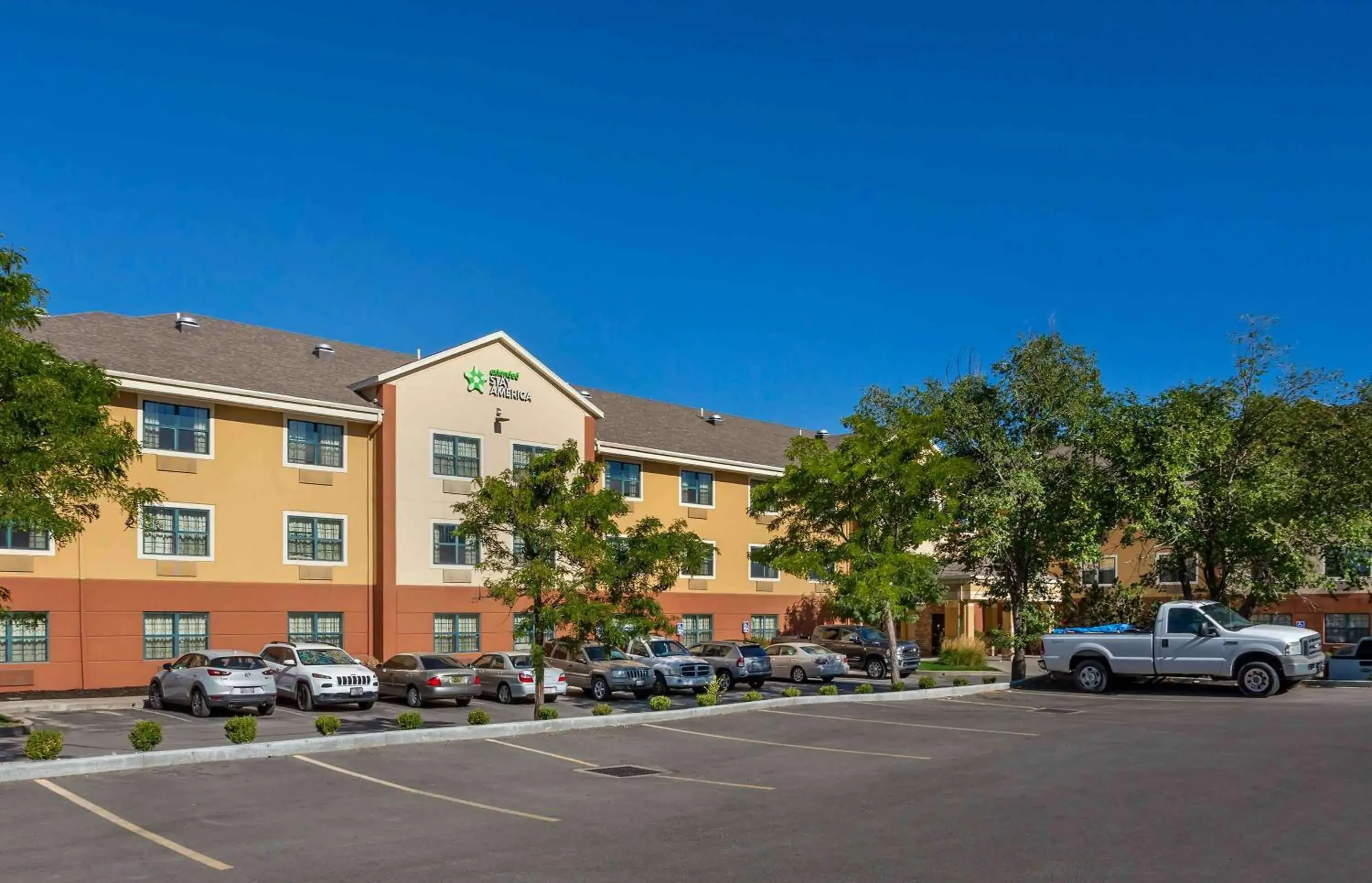Property building in Extended Stay America Select Suites - Salt Lake City - Union Park Property building in Extended Stay America Select Suites - Salt Lake City - Union Park