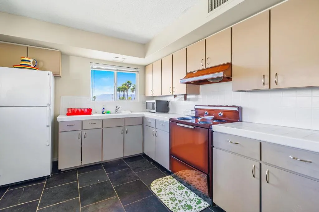 Kitchen or kitchenette in Lido Palms Resort and Spa