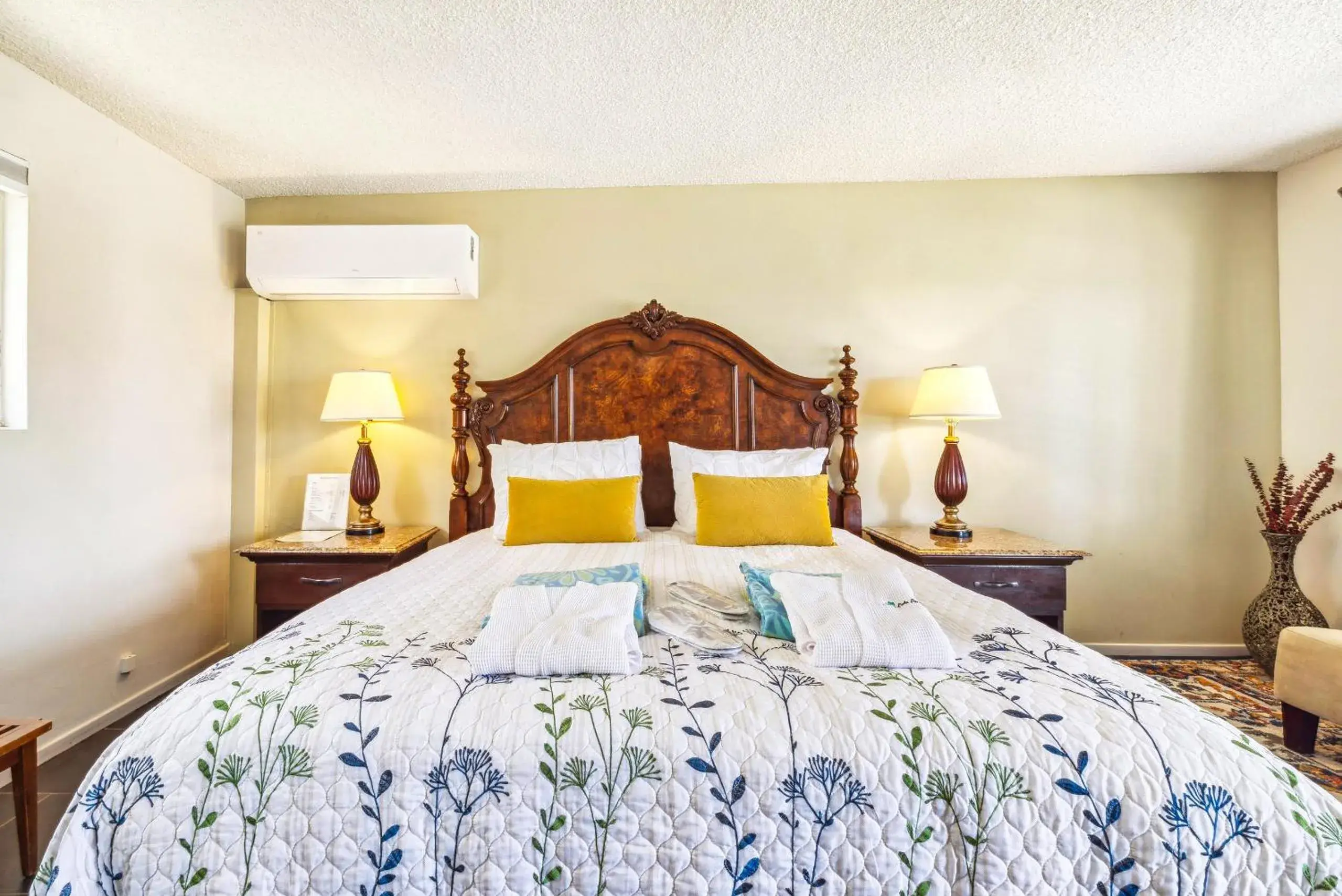 Bedroom, Bed in Lido Palms Resort and Spa Bedroom, Bed in Lido Palms Resort and Spa