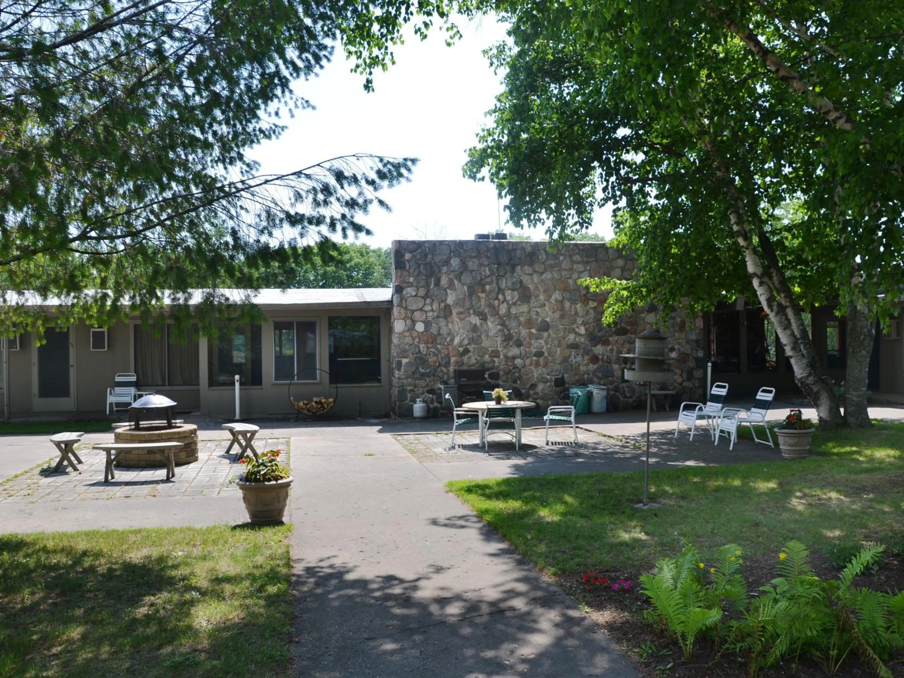 Property Building in Birchwood Inn