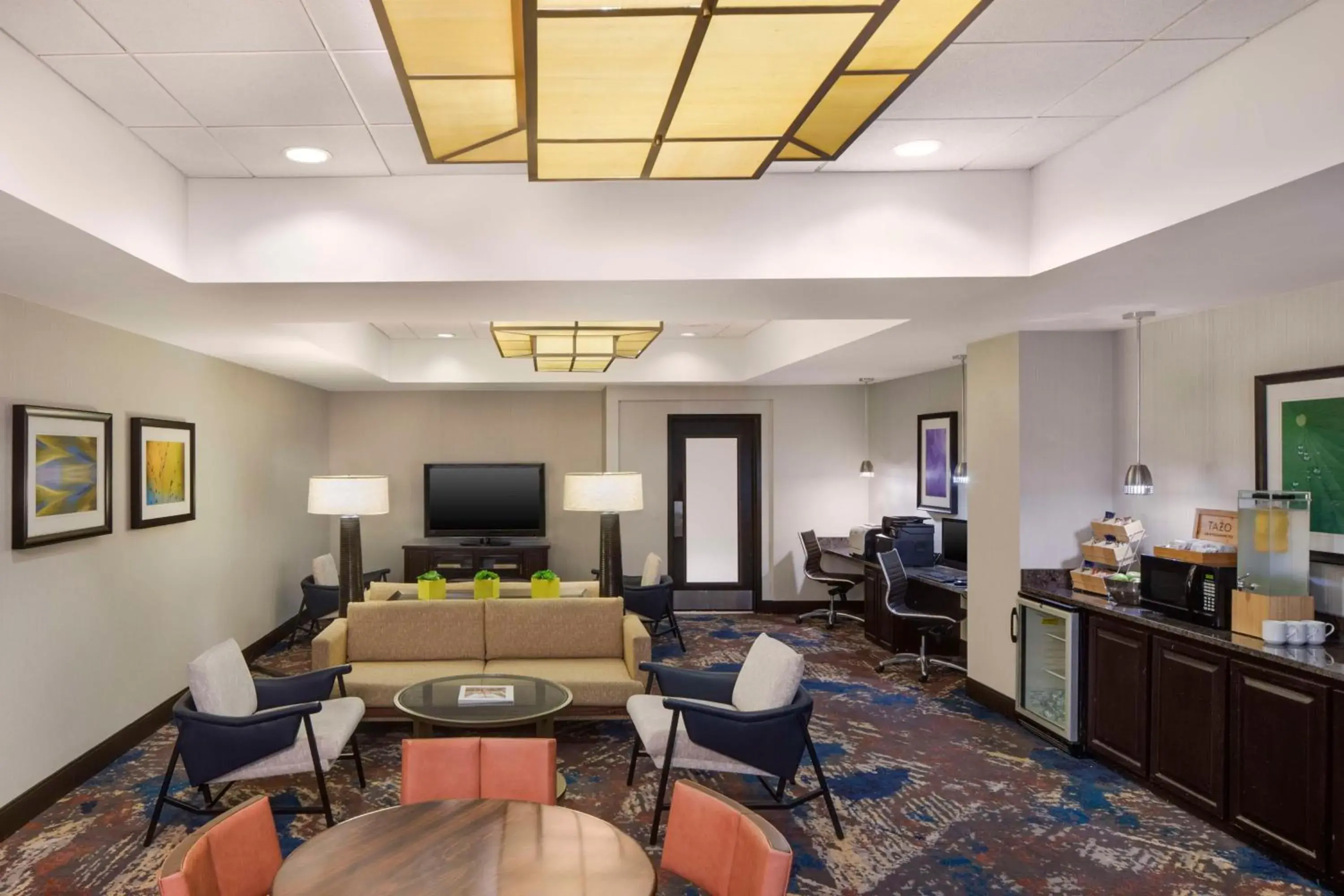 Property building in Hilton Arlington Property building in Hilton Arlington