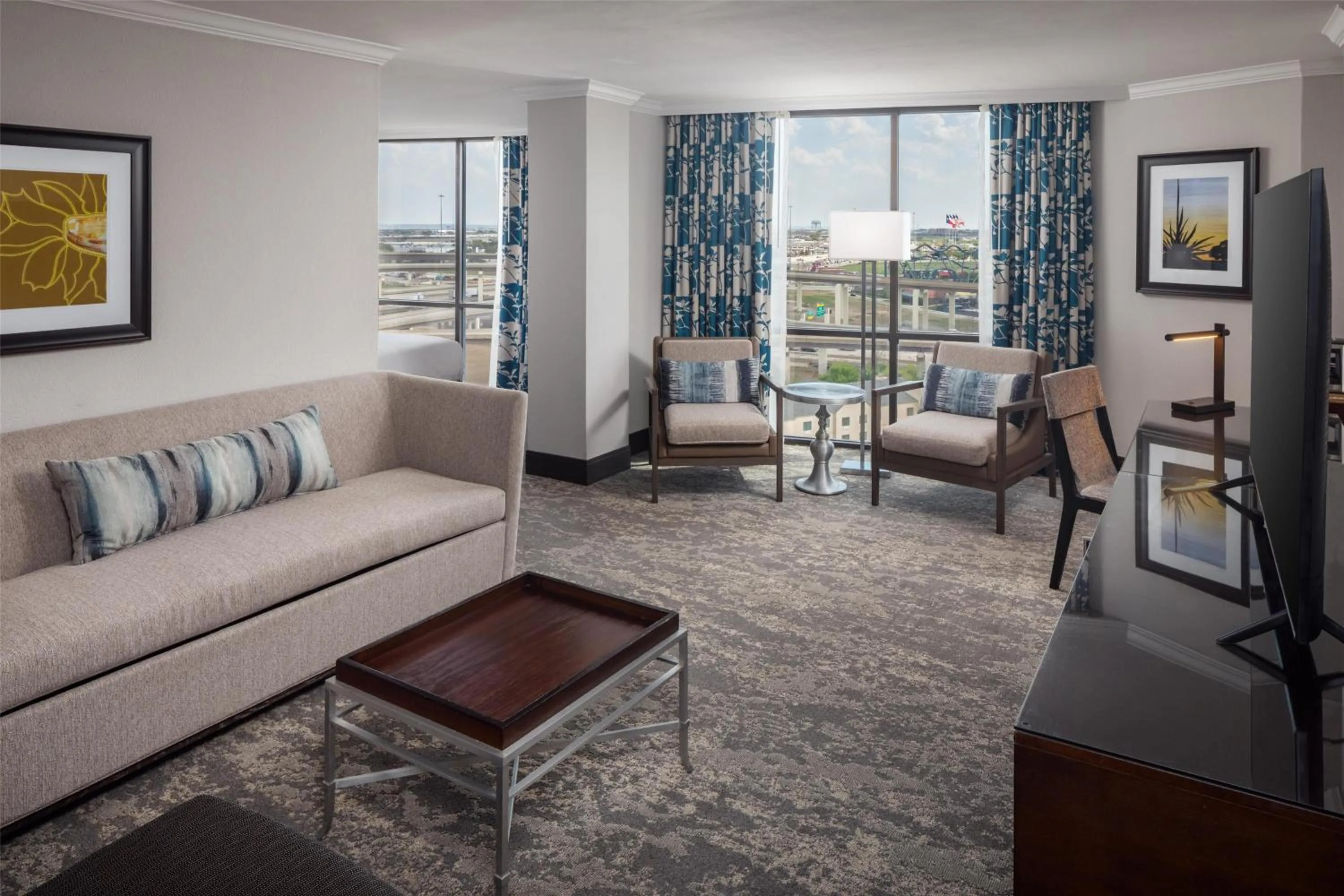 Living room in Hilton Arlington